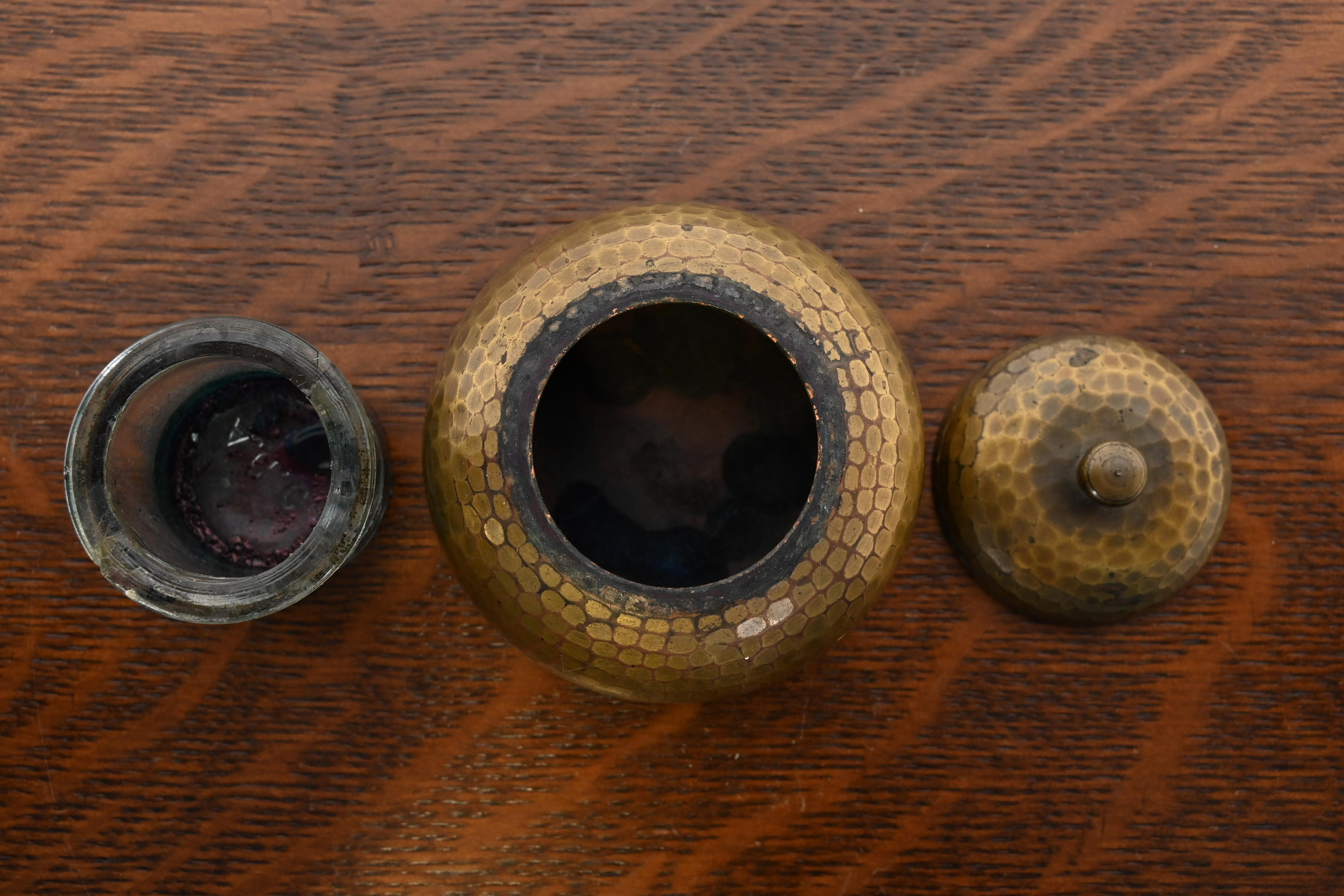 Roycroft Arts & Crafts Brass Finished Hammered Copper Inkwell - Image 7