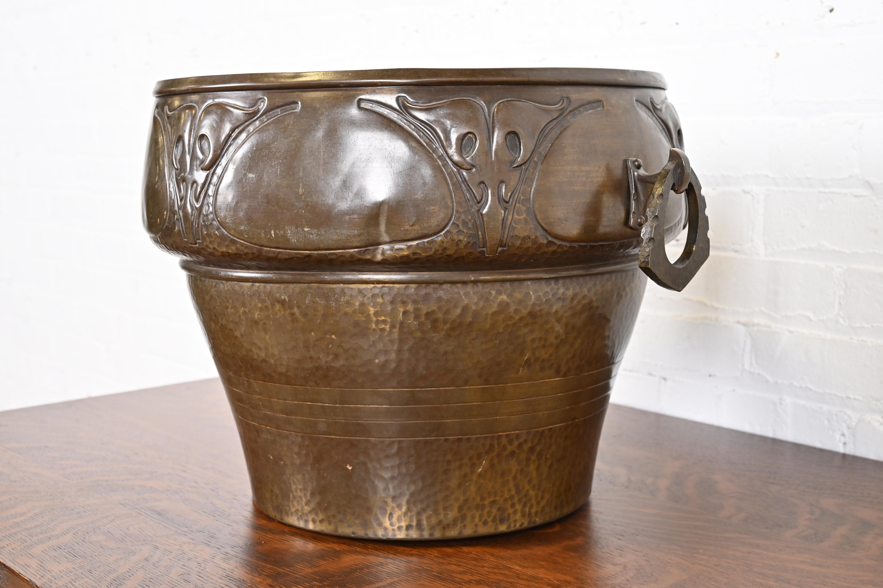 Roycroft Arts & Crafts Hammered Brass Large Jardiniere, Circa 1910 - Image 2