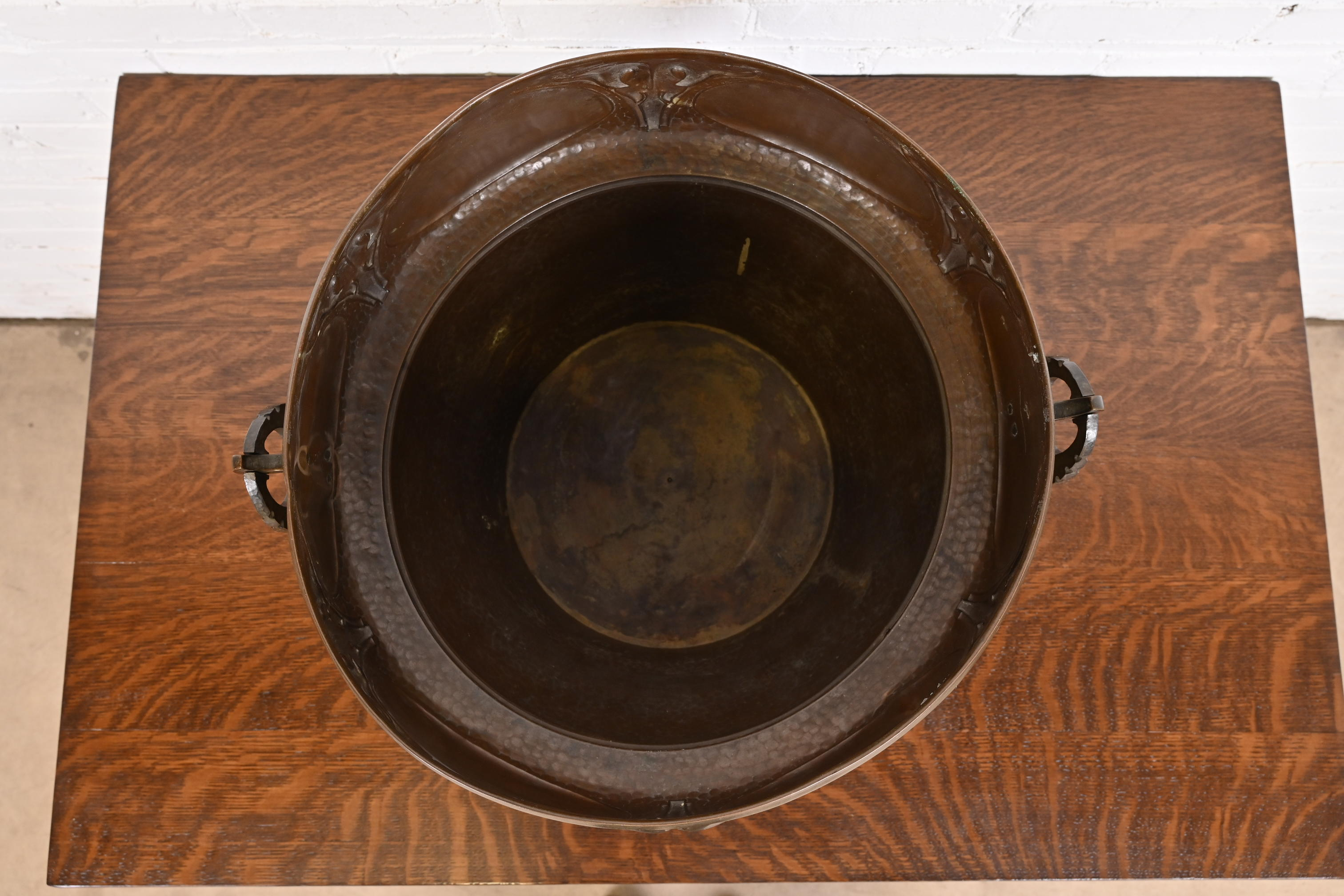 Roycroft Arts & Crafts Hammered Brass Large Jardiniere, Circa 1910 - Image 4