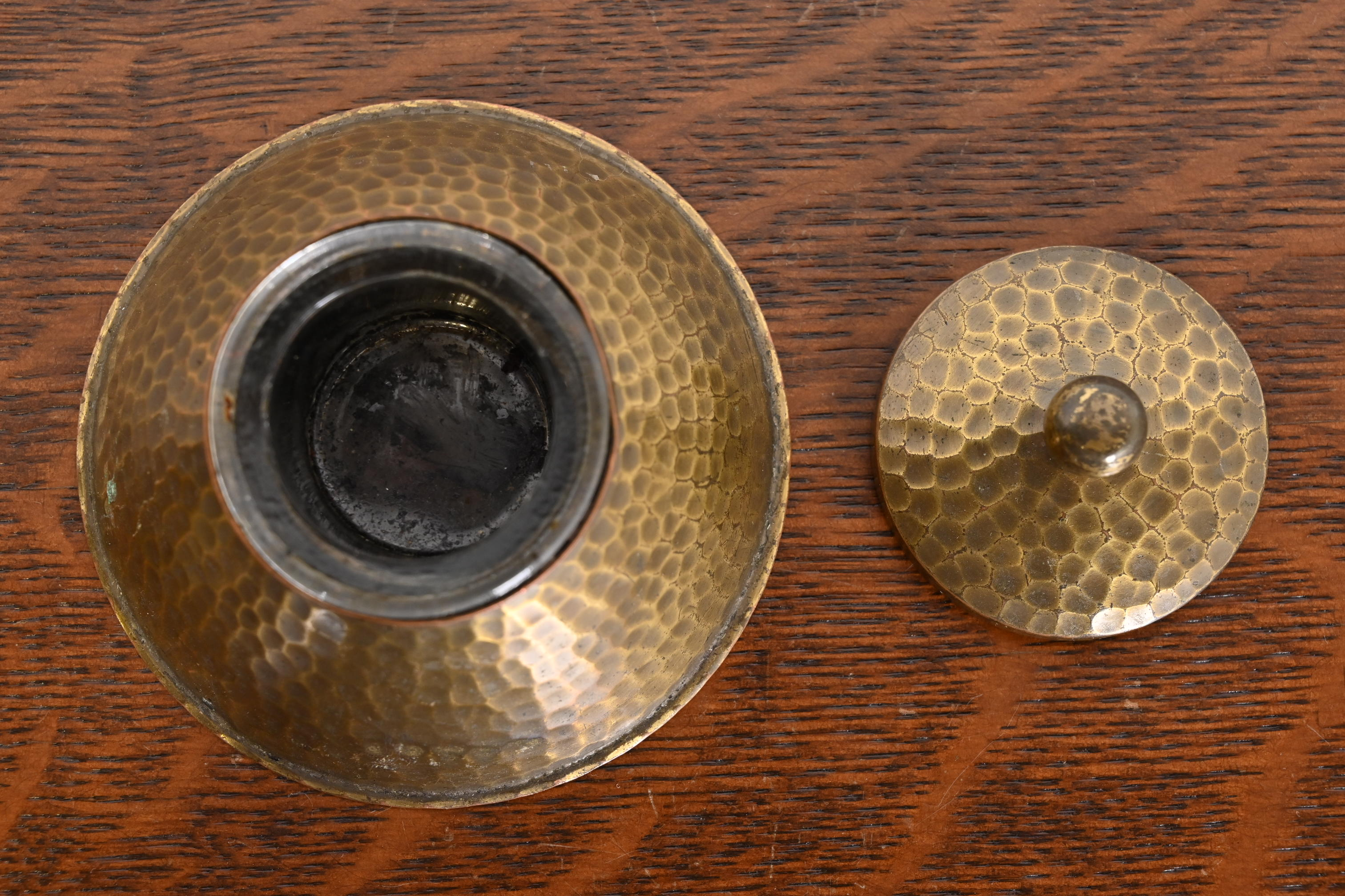 Roycroft Arts & Crafts Hammered Brass Over Copper Inkwell - Image 6