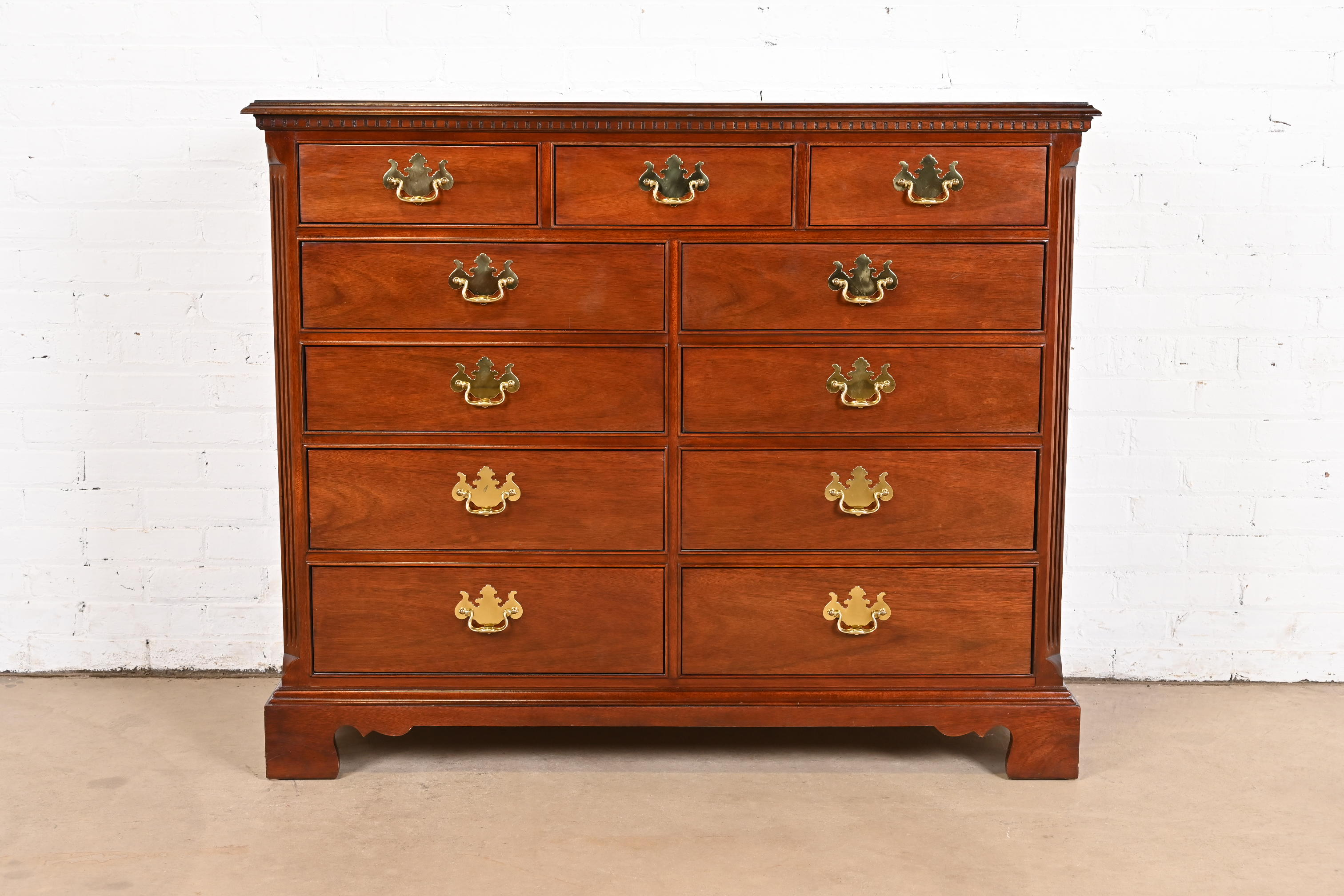 Thomasville Georgian Solid Mahogany Eleven-Drawer Dresser or Chest of Drawers