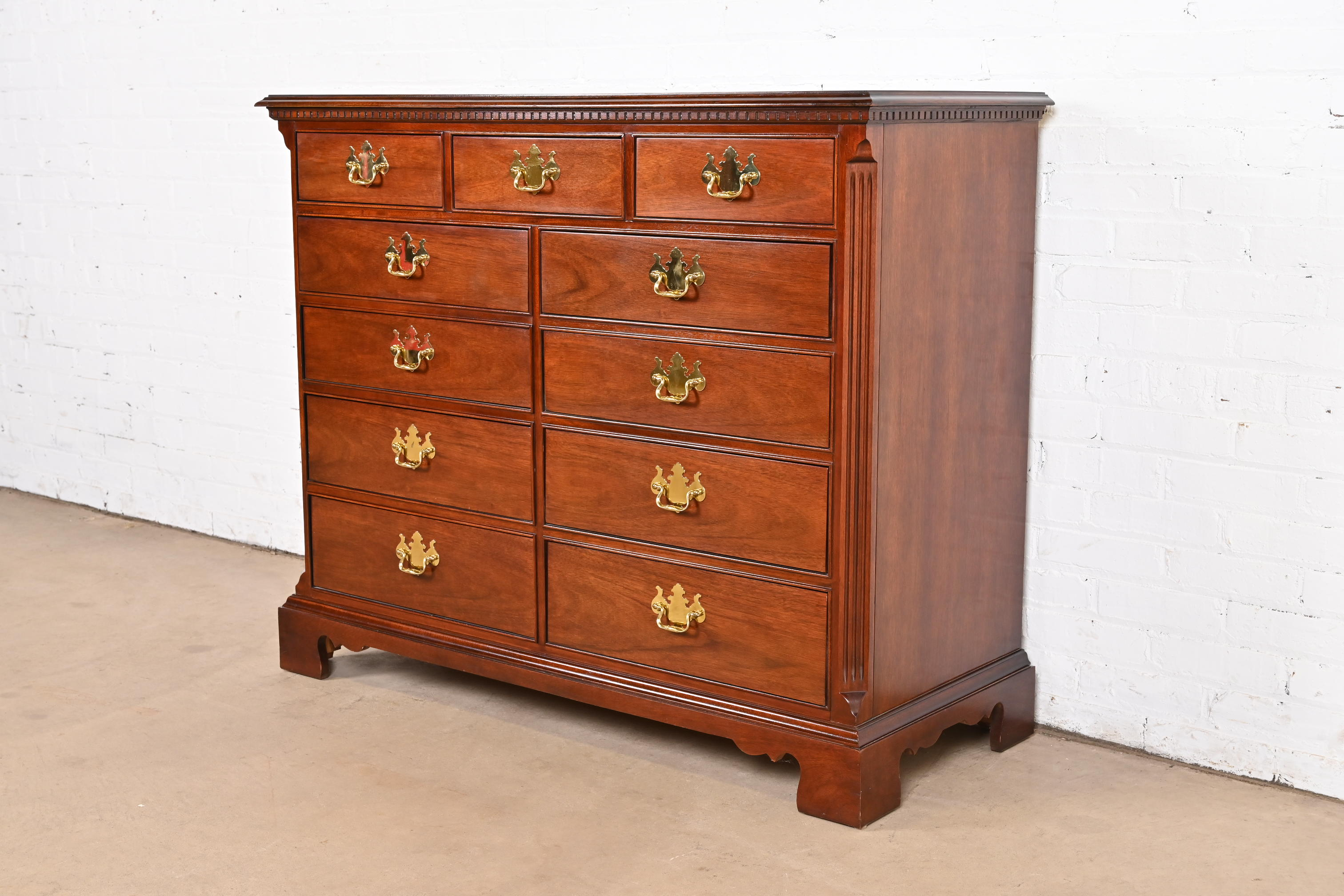 Thomasville Georgian Solid Mahogany Eleven-Drawer Dresser or Chest of Drawers - Image 4
