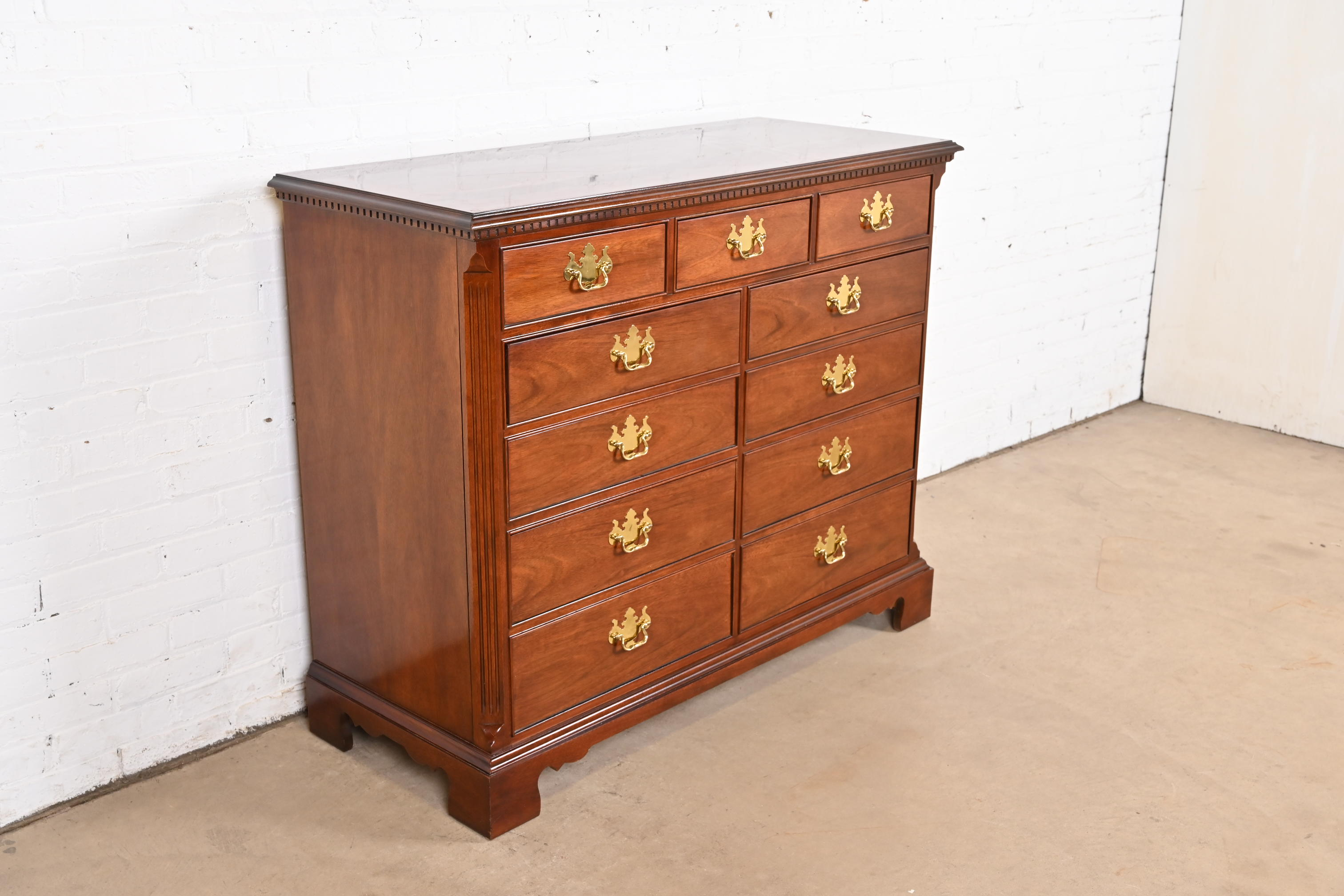 Thomasville Georgian Solid Mahogany Eleven-Drawer Dresser or Chest of Drawers - Image 5