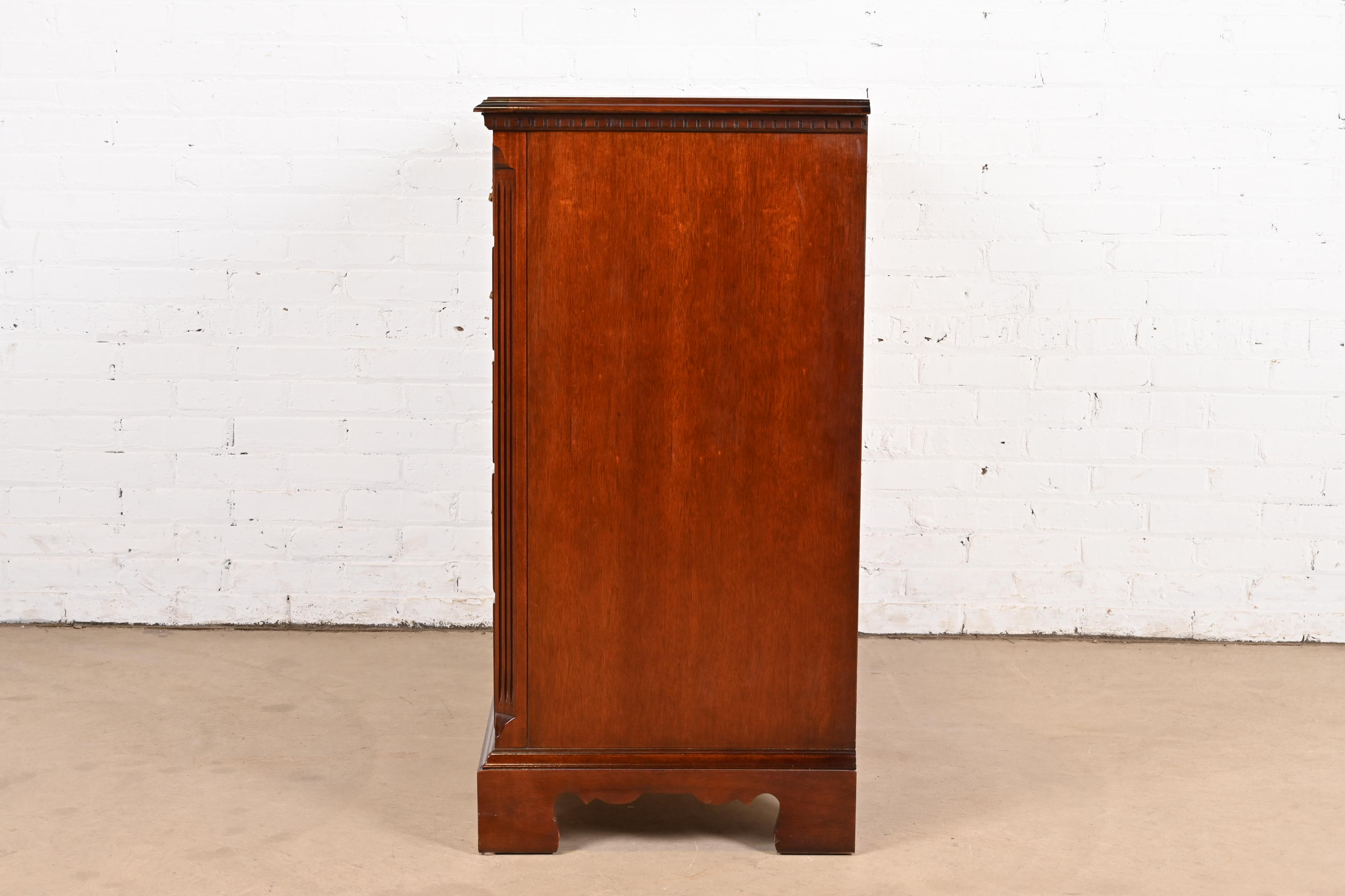 Thomasville Georgian Solid Mahogany Eleven-Drawer Dresser or Chest of Drawers - Image 11