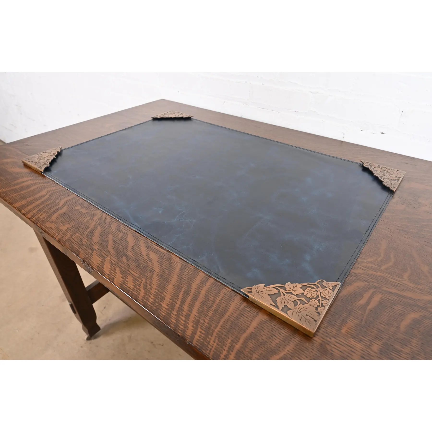 Marshall Field & Co. Antique Floral Ivy Bronze Blotter Corners With Leather Desk Blotter, Circa 1910 - Image 3