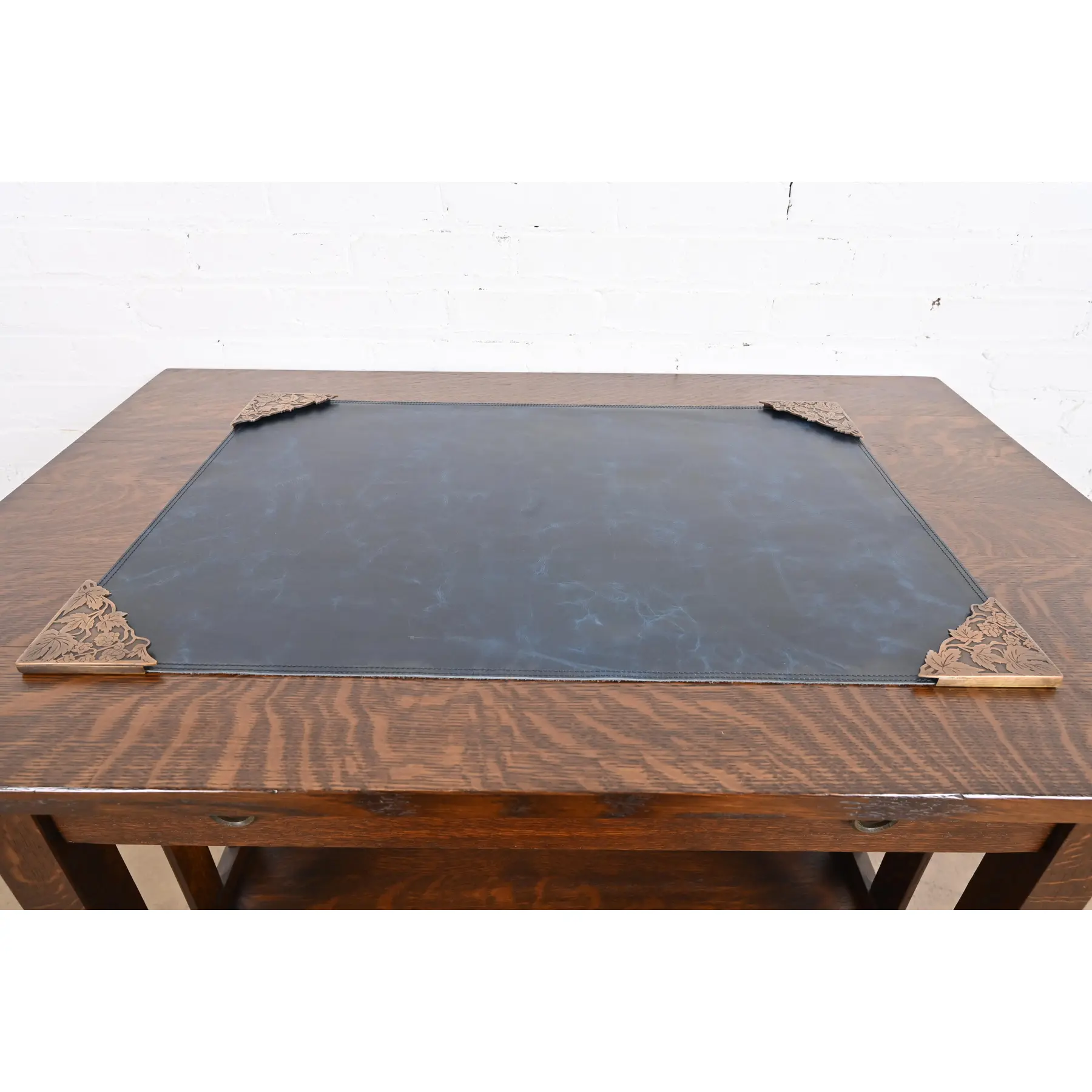Marshall Field & Co. Antique Floral Ivy Bronze Blotter Corners With Leather Desk Blotter, Circa 1910 - Image 2