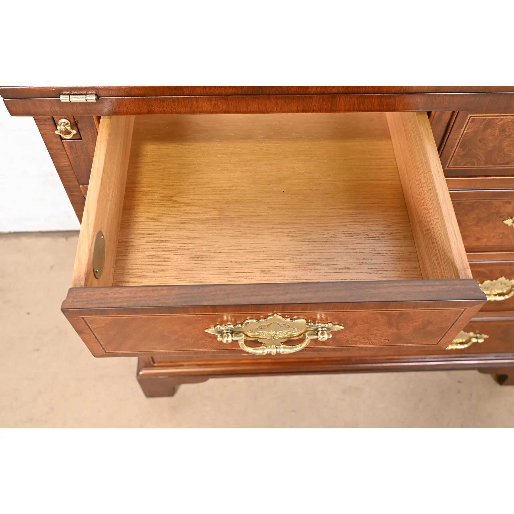 Baker Furniture Georgian Burled Walnut Flip Top Server or Bachelor Chest, Newly Refinished - Image 6