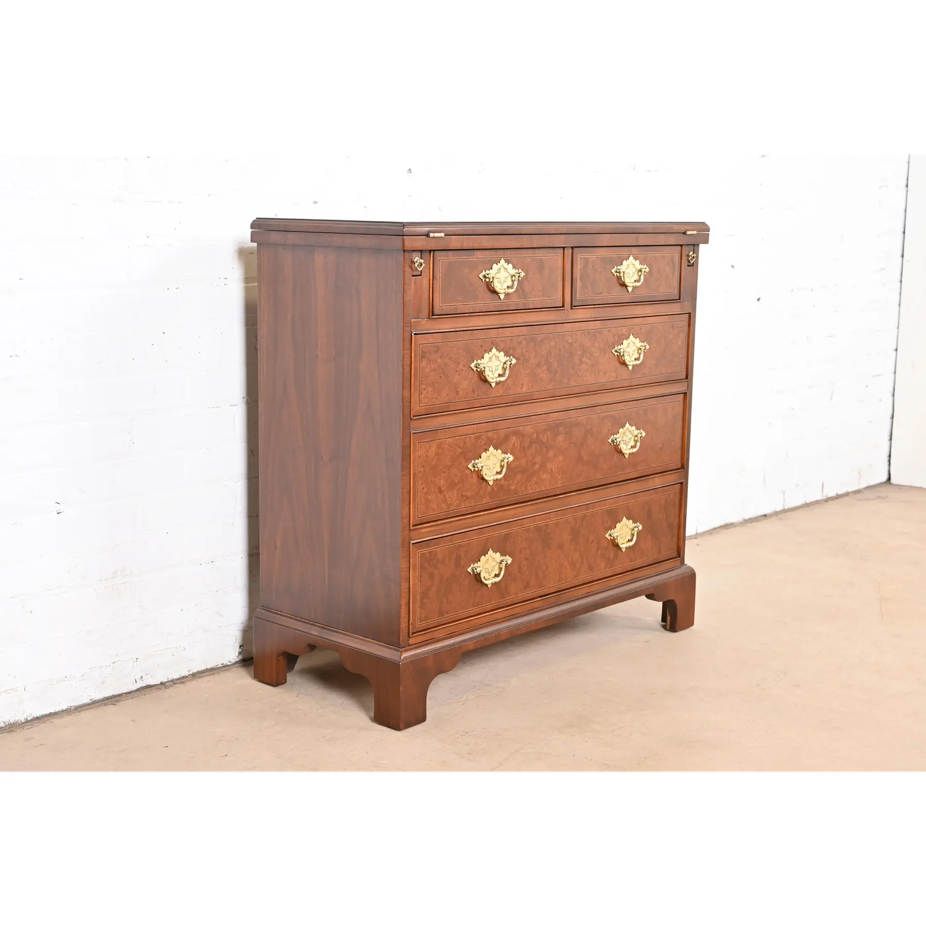 Baker Furniture Georgian Burled Walnut Flip Top Server or Bachelor Chest, Newly Refinished - Image 4