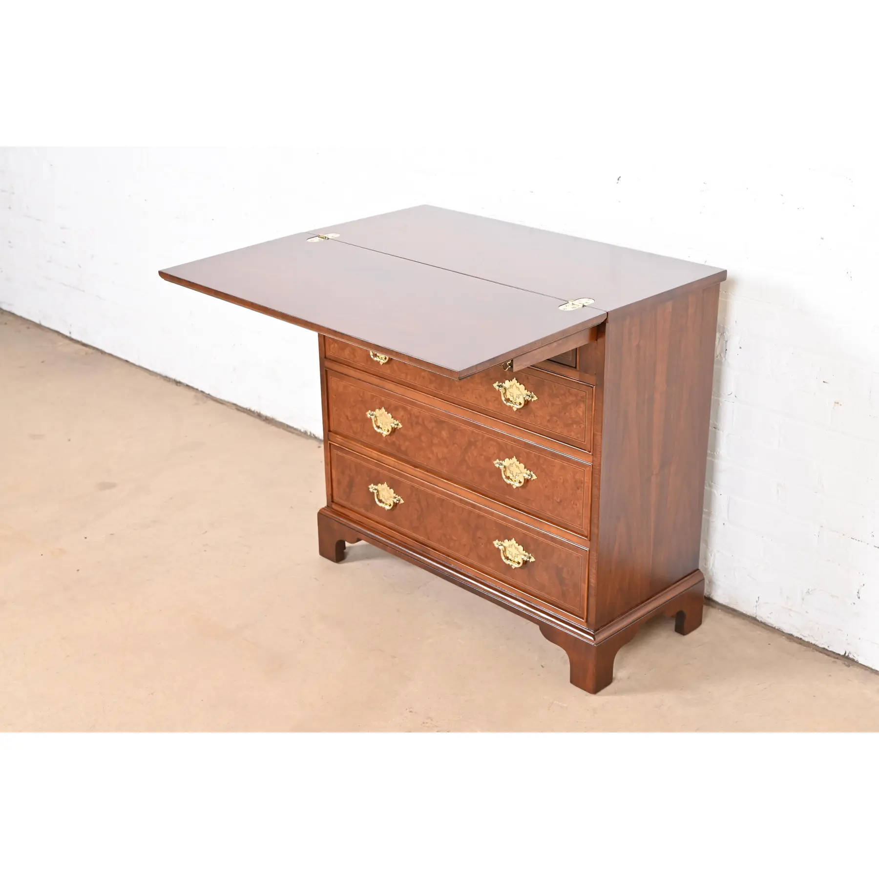 Baker Furniture Georgian Burled Walnut Flip Top Server or Bachelor Chest, Newly Refinished - Image 9