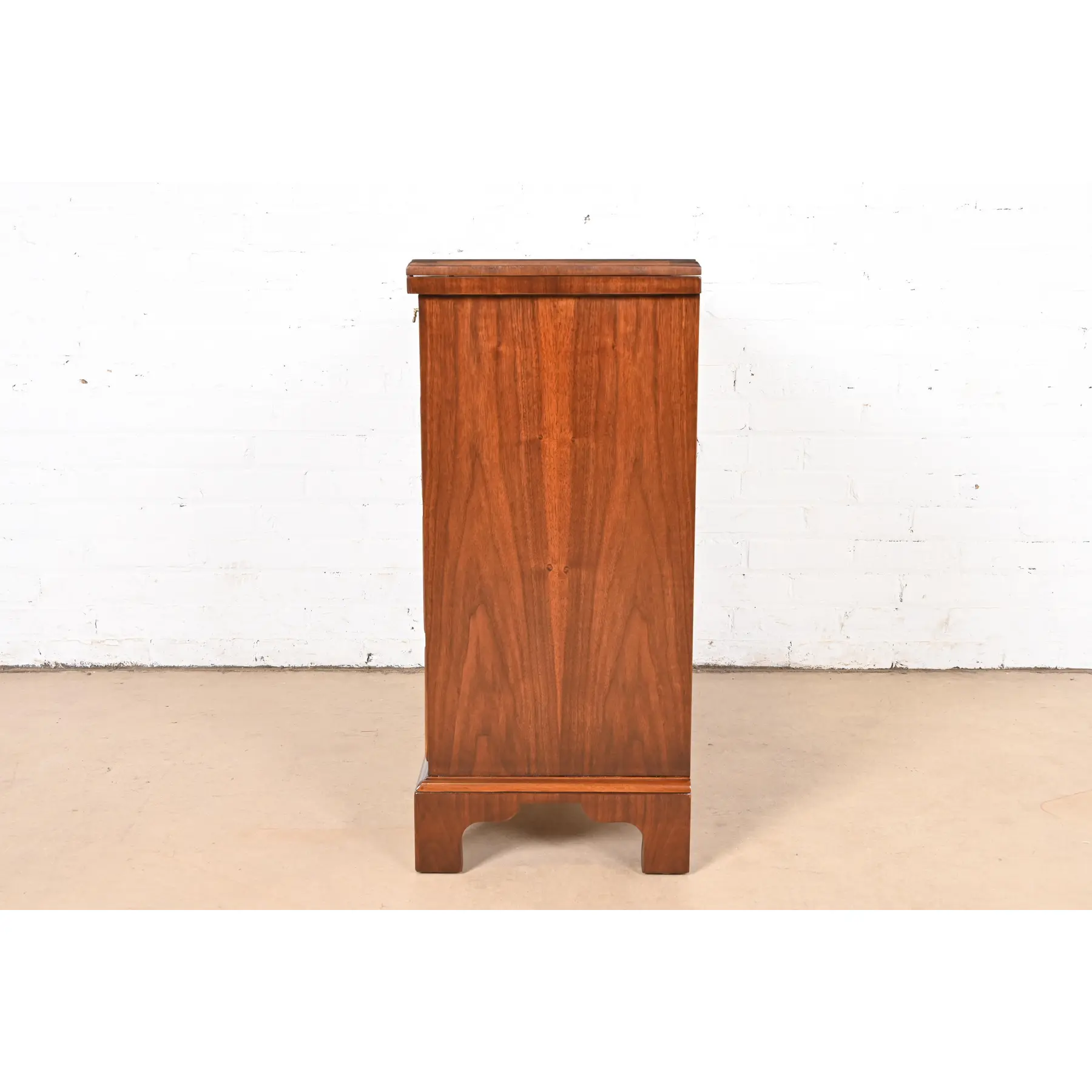 Baker Furniture Georgian Burled Walnut Flip Top Server or Bachelor Chest, Newly Refinished - Image 11