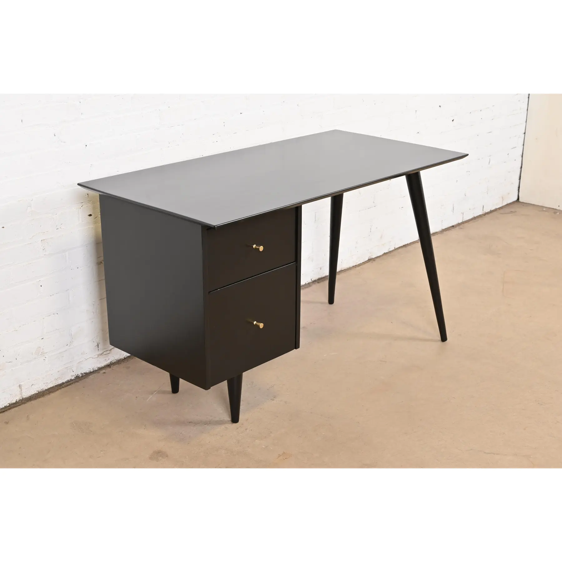 Paul McCobb Planner Group Mid-Century Modern Black Lacquered Writing Desk, Newly Refinished - Image 2