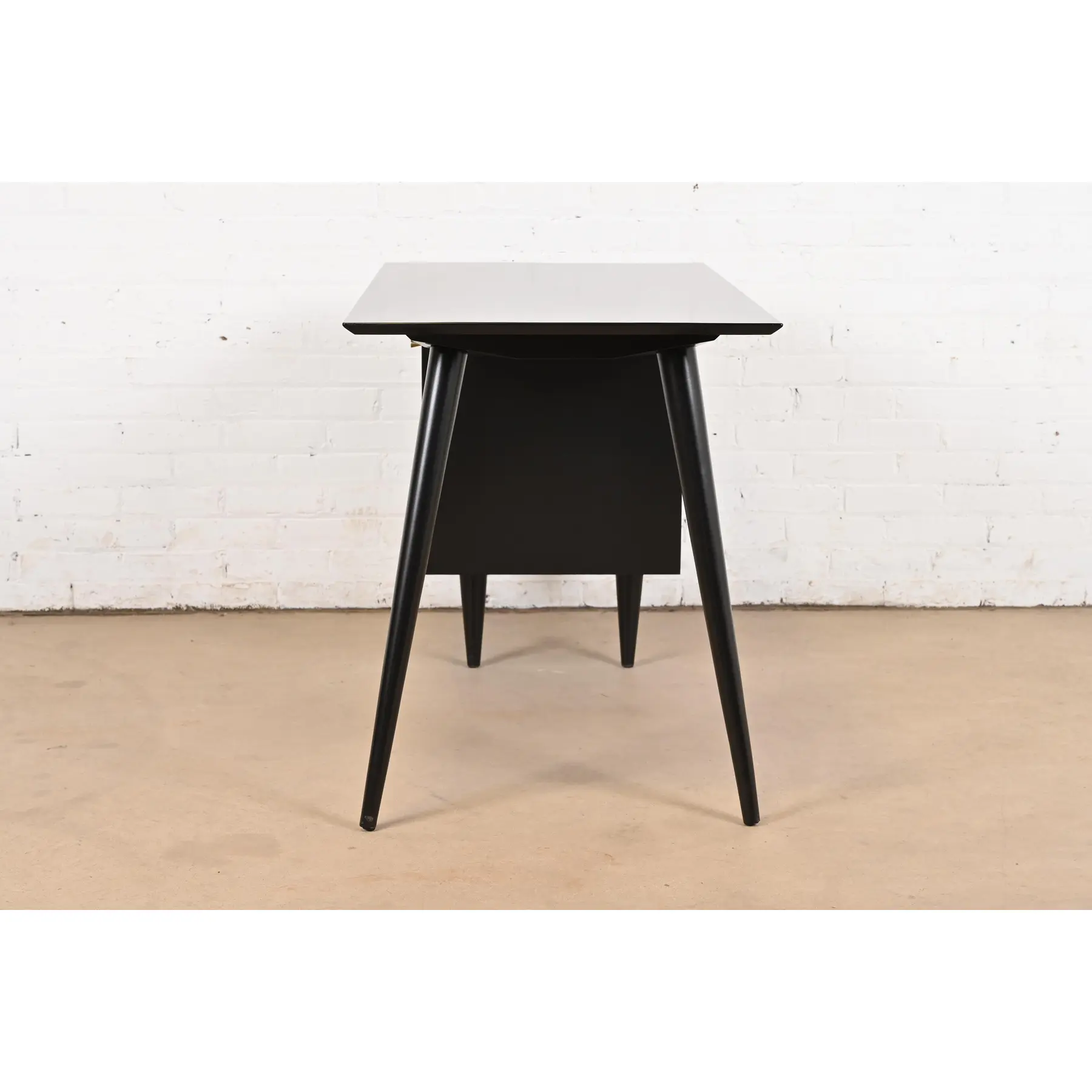 Paul McCobb Planner Group Mid-Century Modern Black Lacquered Writing Desk, Newly Refinished - Image 8