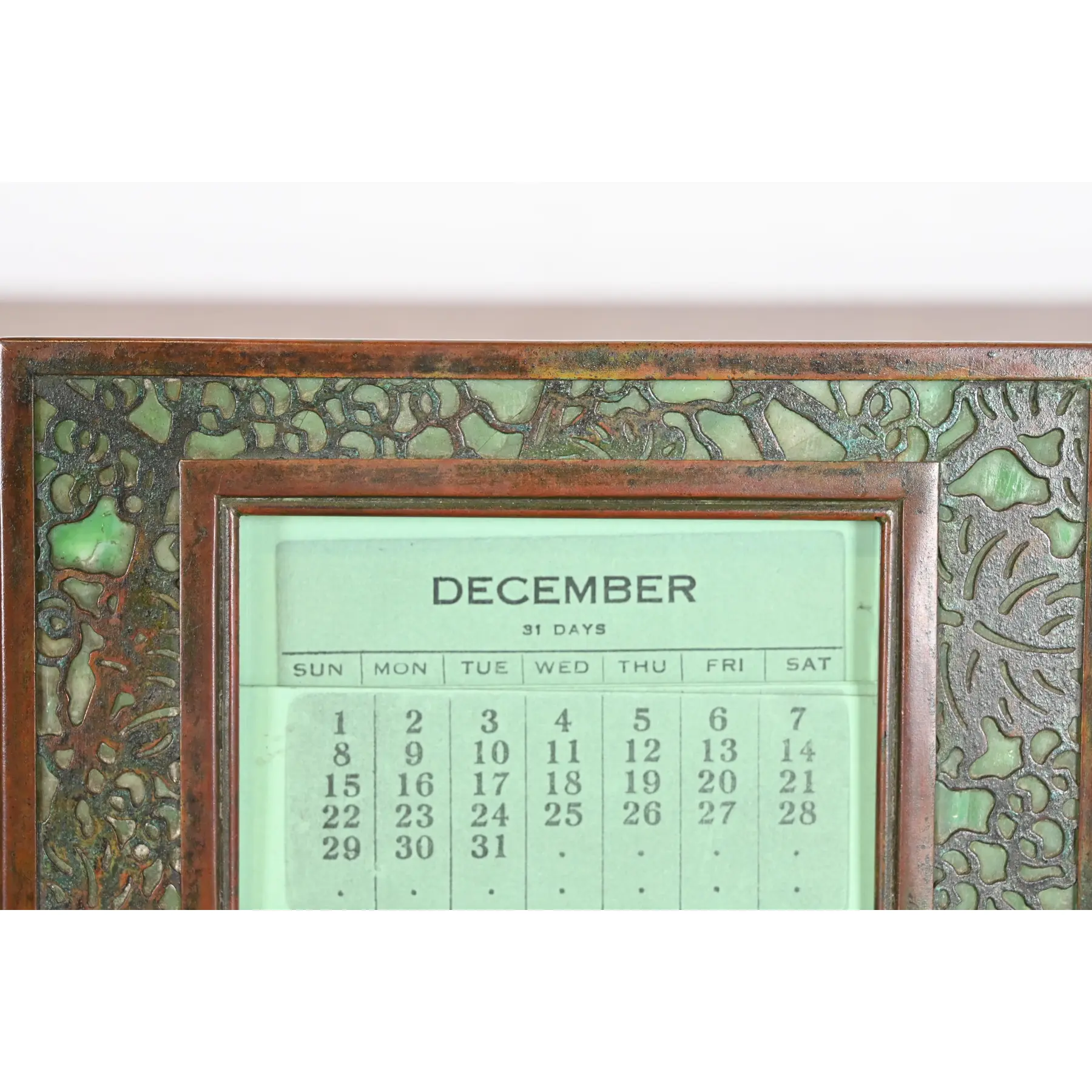 Tiffany Studios New York Grapevine Bronze and Slag Glass Desk Calendar Frame or Picture Frame - Image 5