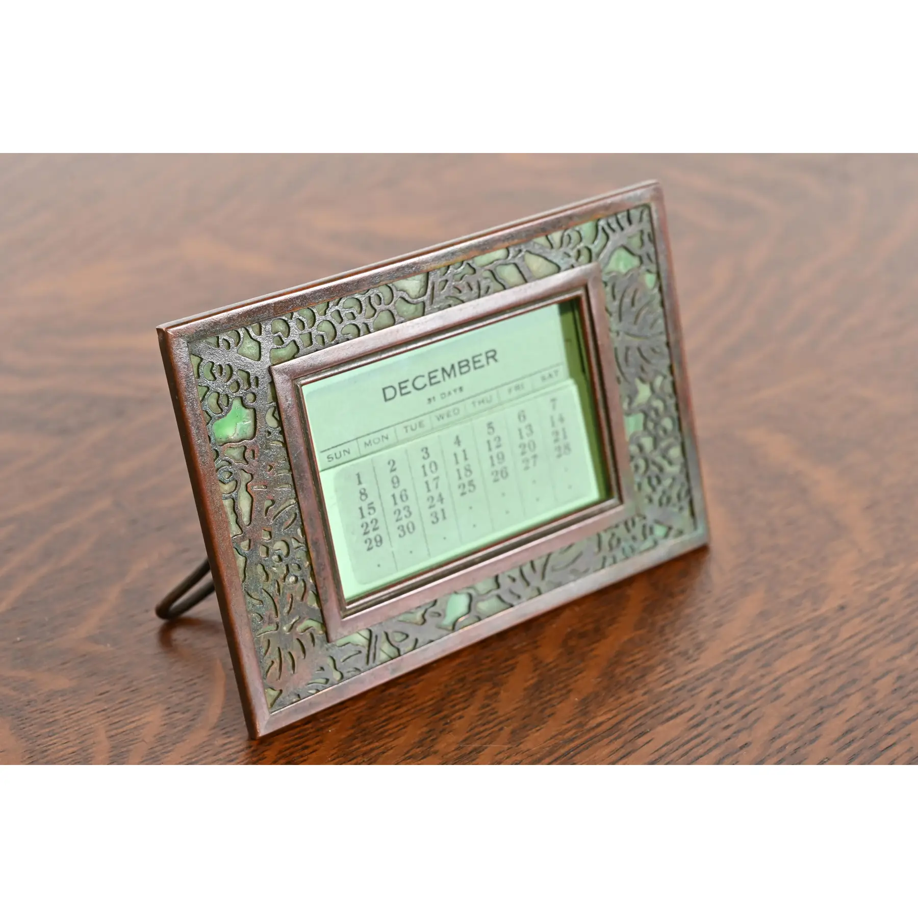 Tiffany Studios New York Grapevine Bronze and Slag Glass Desk Calendar Frame or Picture Frame - Image 4