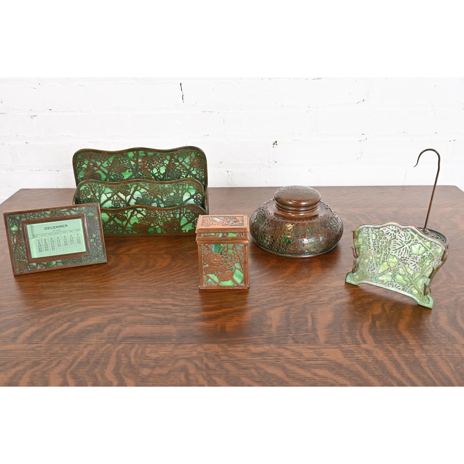 Tiffany Studios New York Grapevine Bronze and Slag Glass Desk Calendar Frame or Picture Frame - Image 11