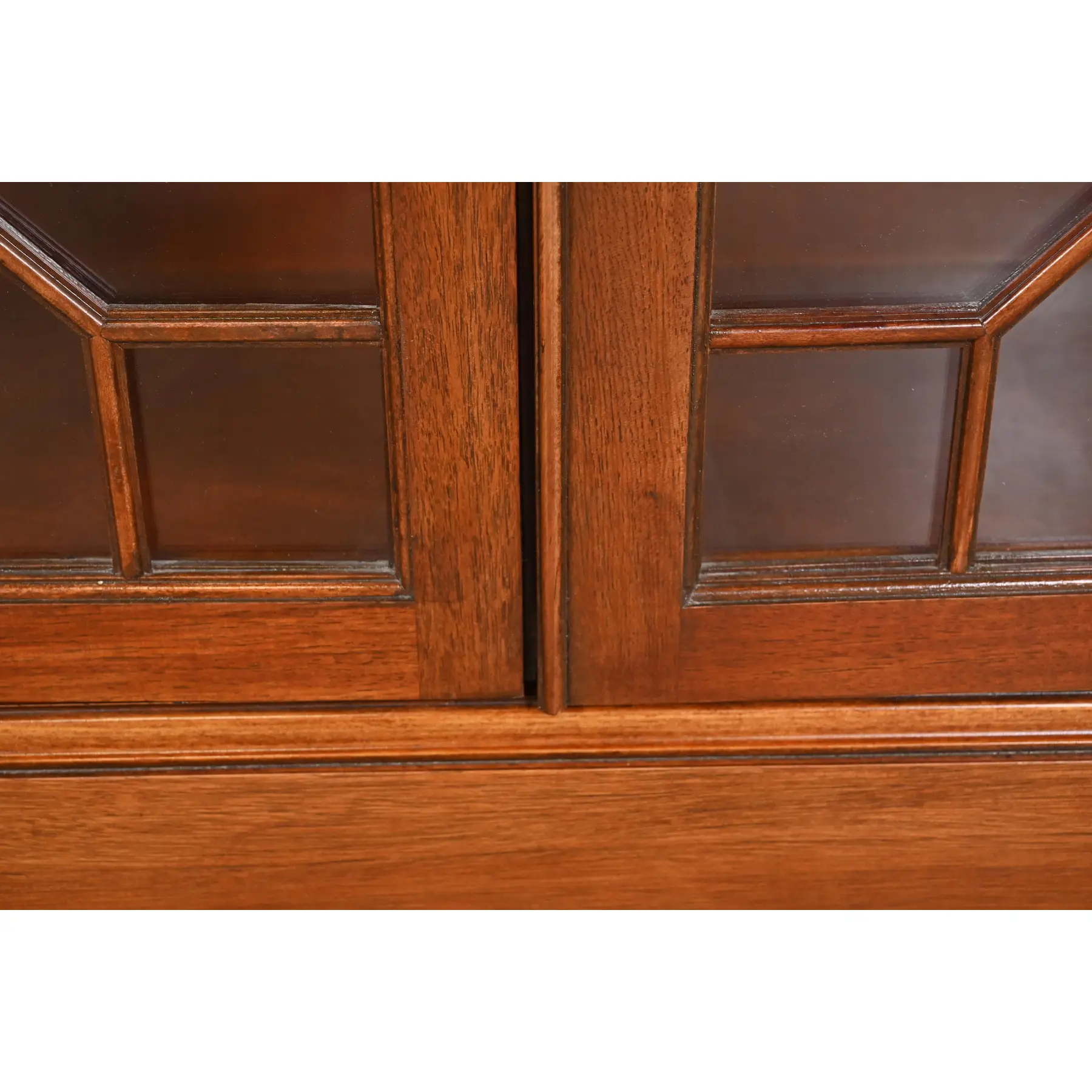 Baker Furniture Georgian Carved Mahogany Lighted Breakfront Bookcase or Display Cabinet - Image 9