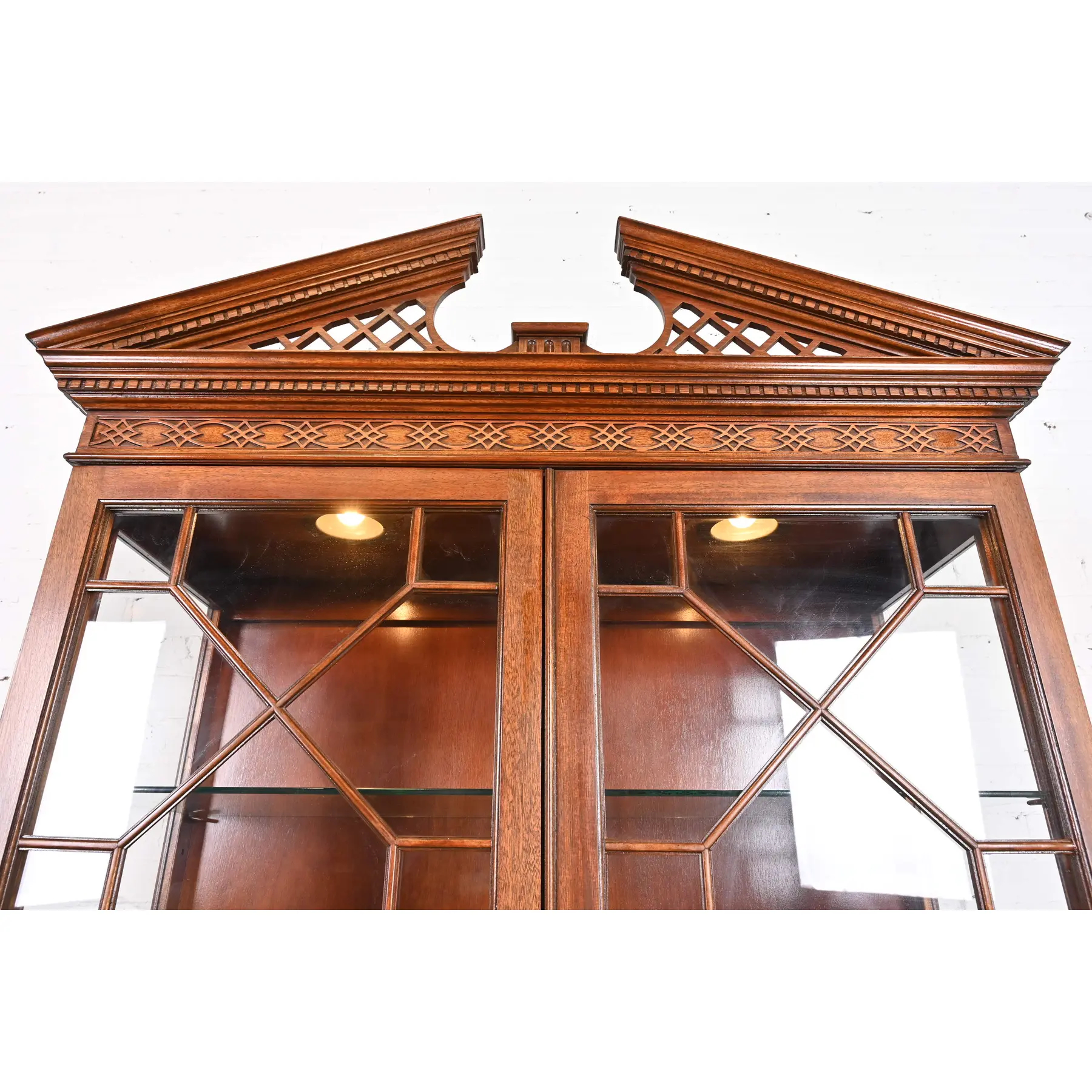 Baker Furniture Georgian Carved Mahogany Lighted Breakfront Bookcase or Display Cabinet - Image 6