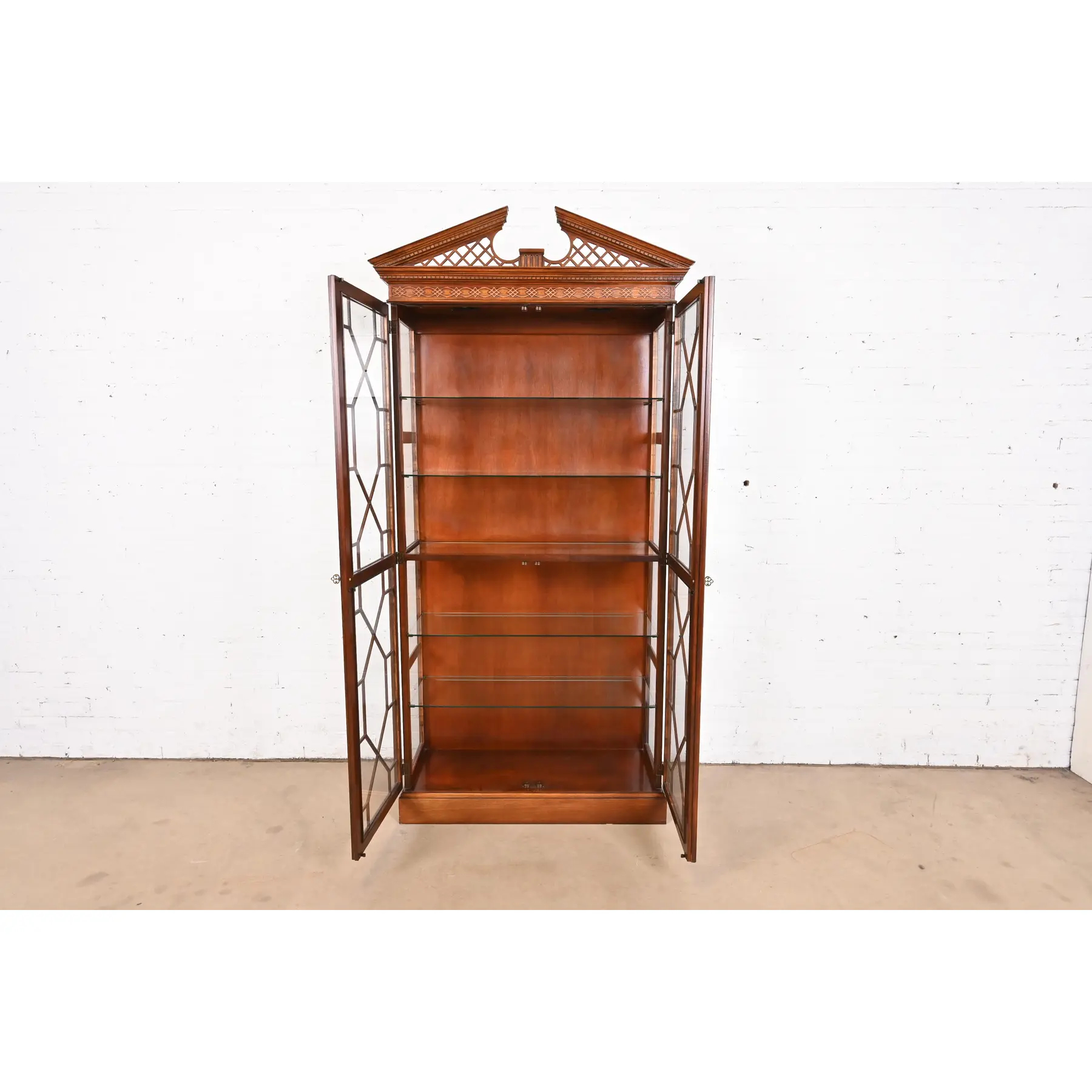 Baker Furniture Georgian Carved Mahogany Lighted Breakfront Bookcase or Display Cabinet - Image 5
