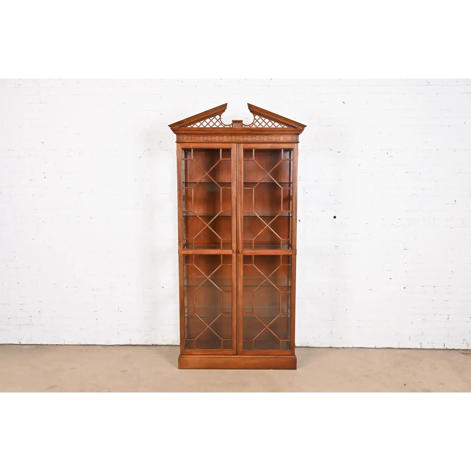 Baker Furniture Georgian Carved Mahogany Lighted Breakfront Bookcase or Display Cabinet - Image 2