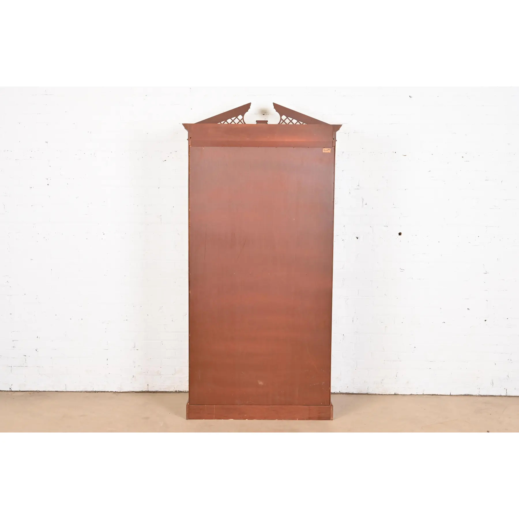 Baker Furniture Georgian Carved Mahogany Lighted Breakfront Bookcase or Display Cabinet - Image 11