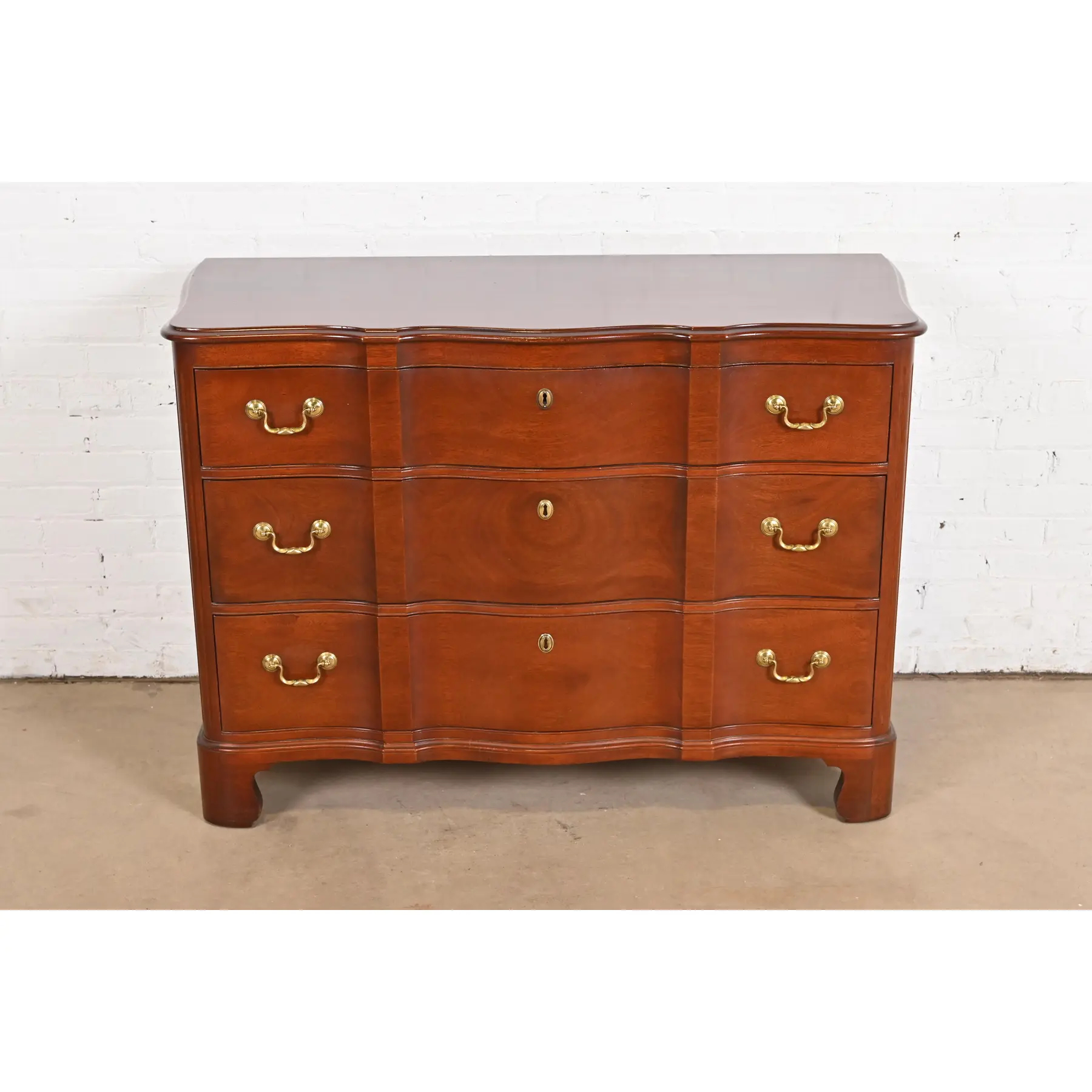 Baker Furniture Style Georgian Carved Solid Mahogany Block Front Chest of Drawers - Image 2