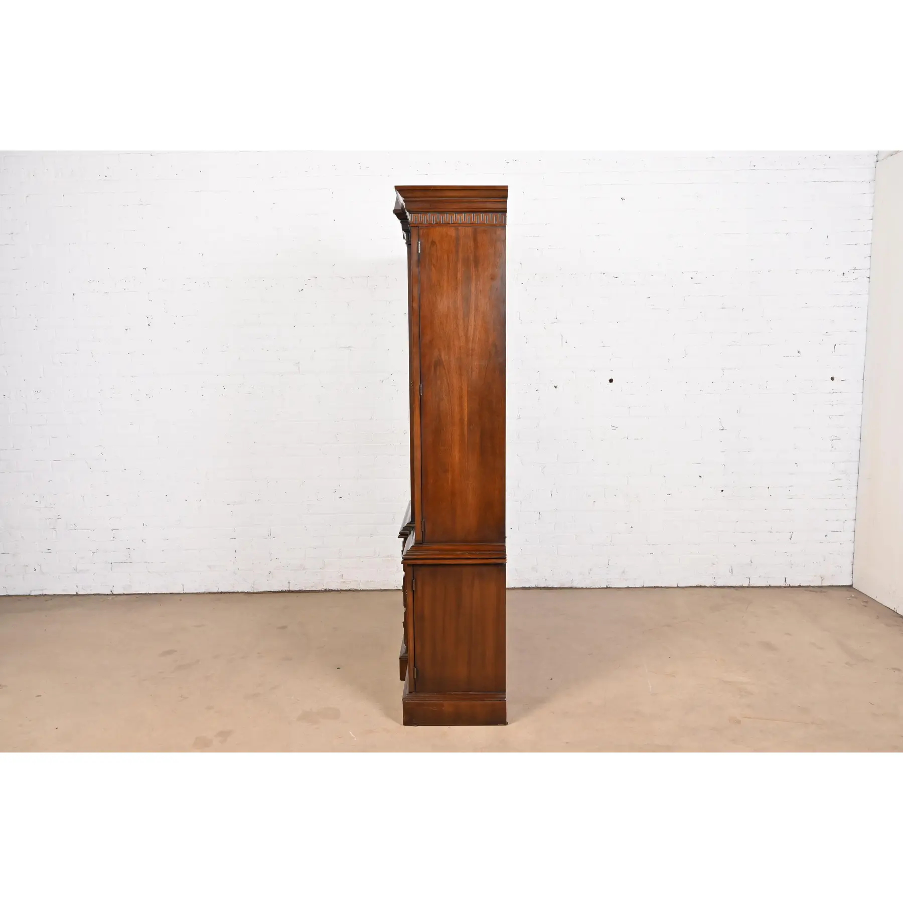 Drexel Heritage Georgian Carved Mahogany Lighted Breakfront Bookcase Cabinet - Image 9