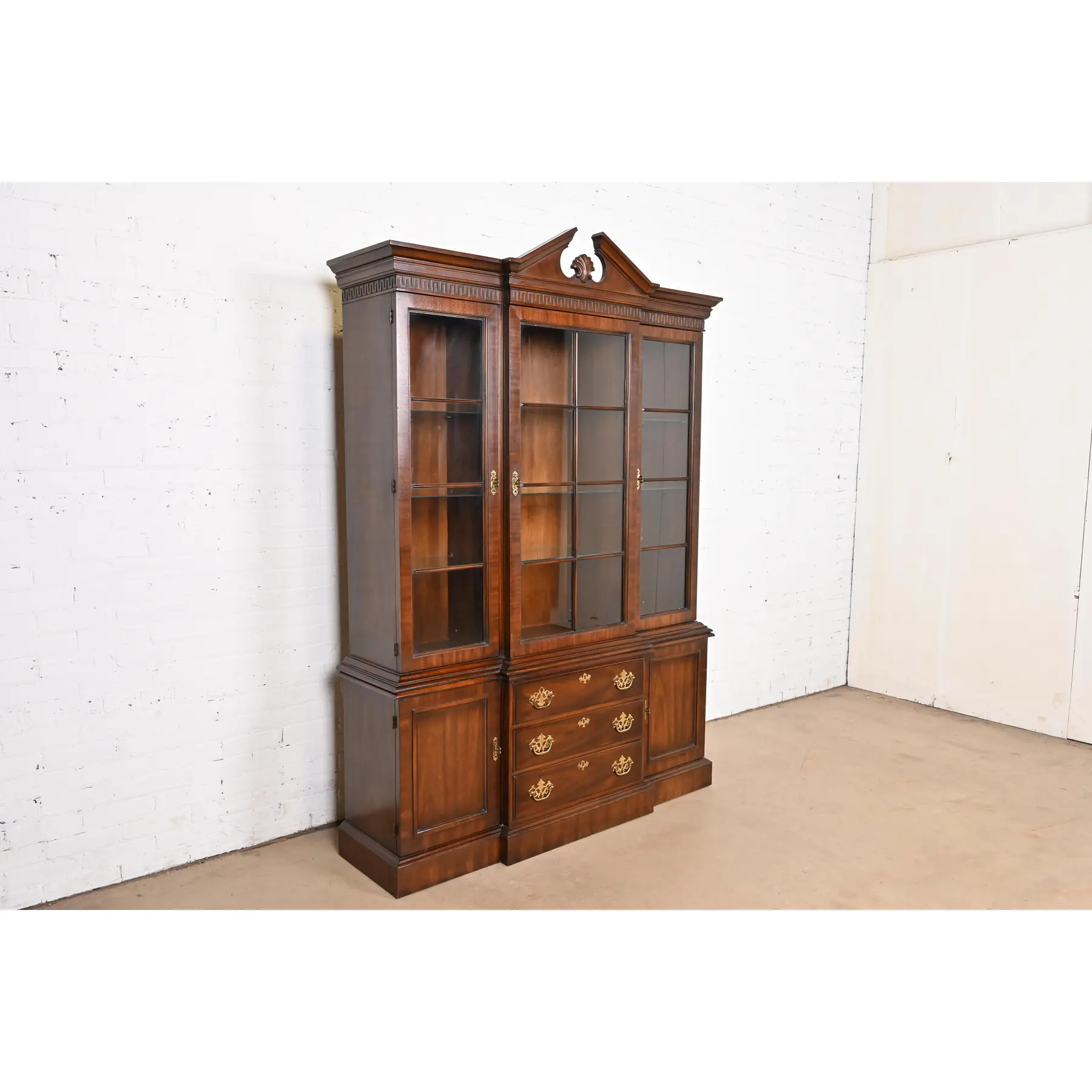 Drexel Heritage Georgian Carved Mahogany Lighted Breakfront Bookcase Cabinet - Image 4