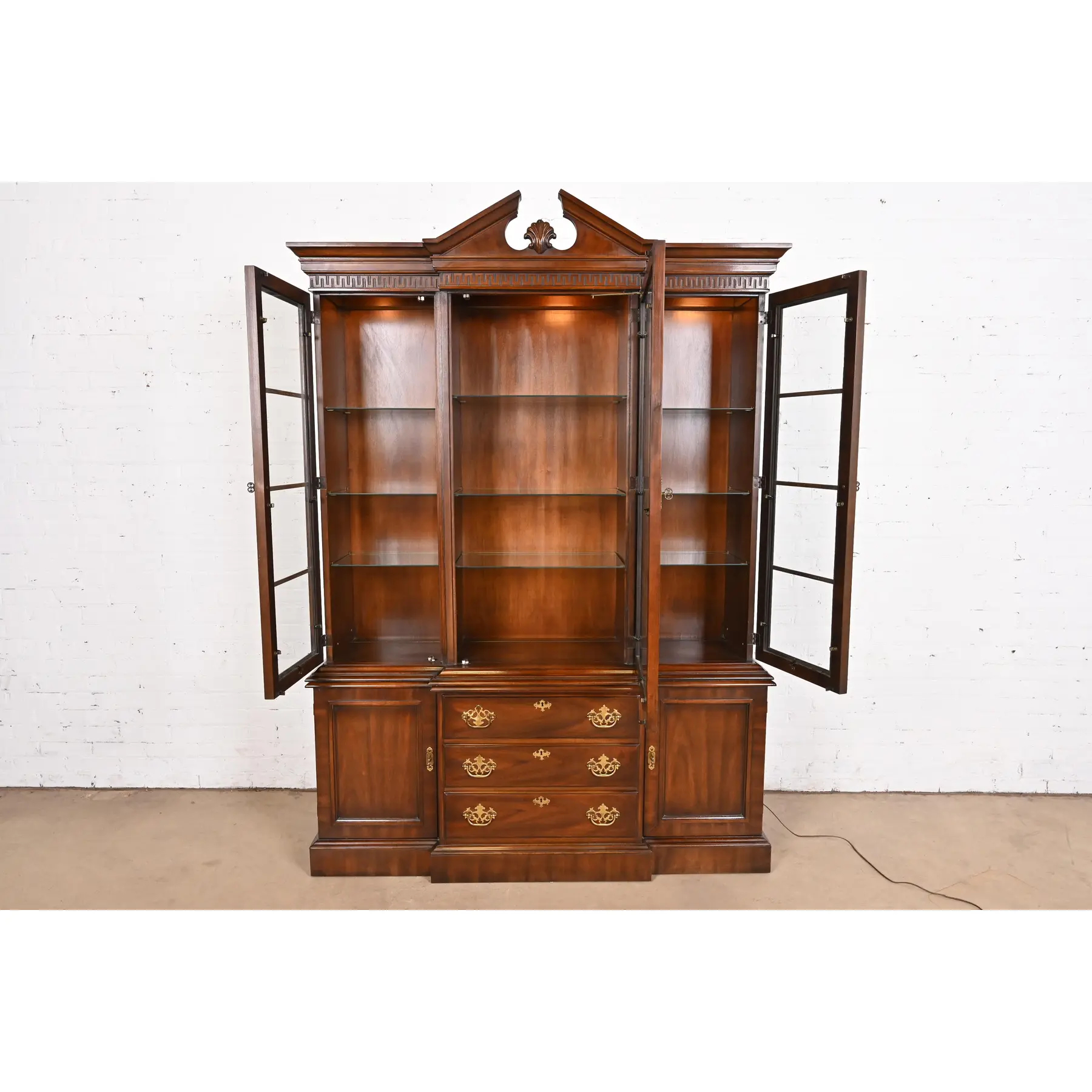 Drexel Heritage Georgian Carved Mahogany Lighted Breakfront Bookcase Cabinet - Image 5