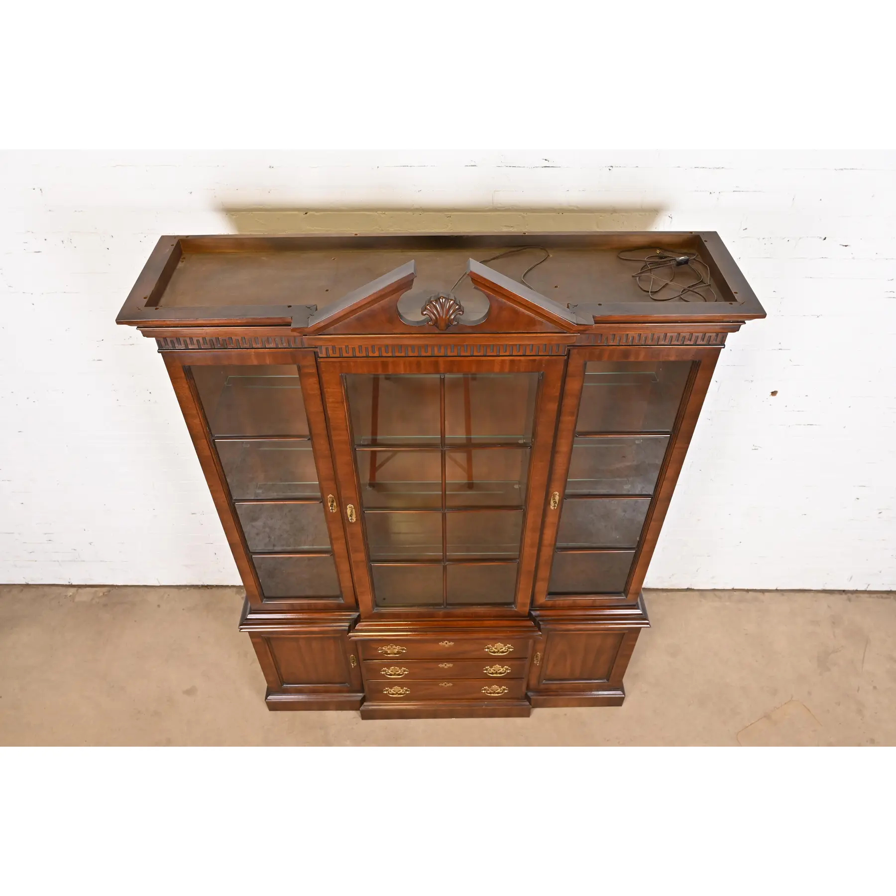 Drexel Heritage Georgian Carved Mahogany Lighted Breakfront Bookcase Cabinet - Image 8