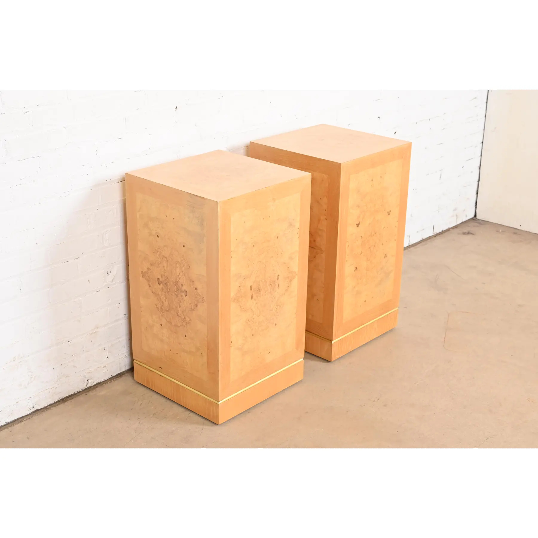 Milo Baughman Style Mid-Century Modern Burl Wood and Brass Pedestals by Drexel Heritage, Newly Refinished - Image 4
