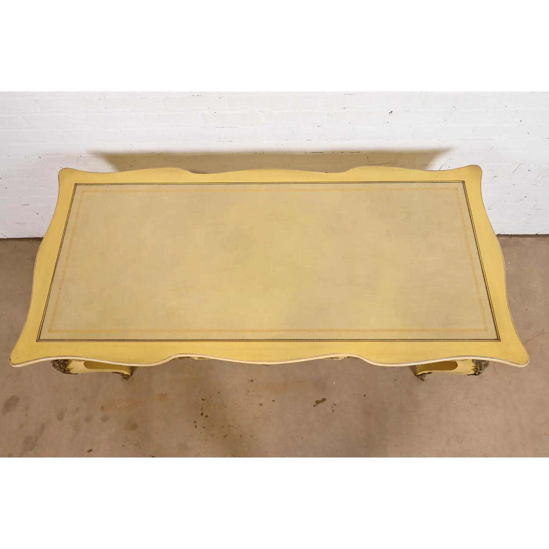 Karges French Louis XV Chinoiserie Cream Lacquered Leather Top Bureau Plat Desk With Mounted Bronze Ormolu - Image 9