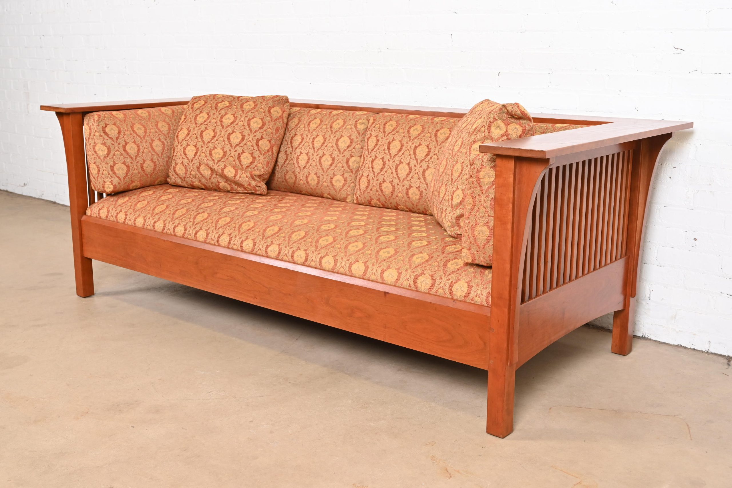 Stickley Mission Arts and Crafts Cherry Wood Spindle Settle Sofa - Image 3