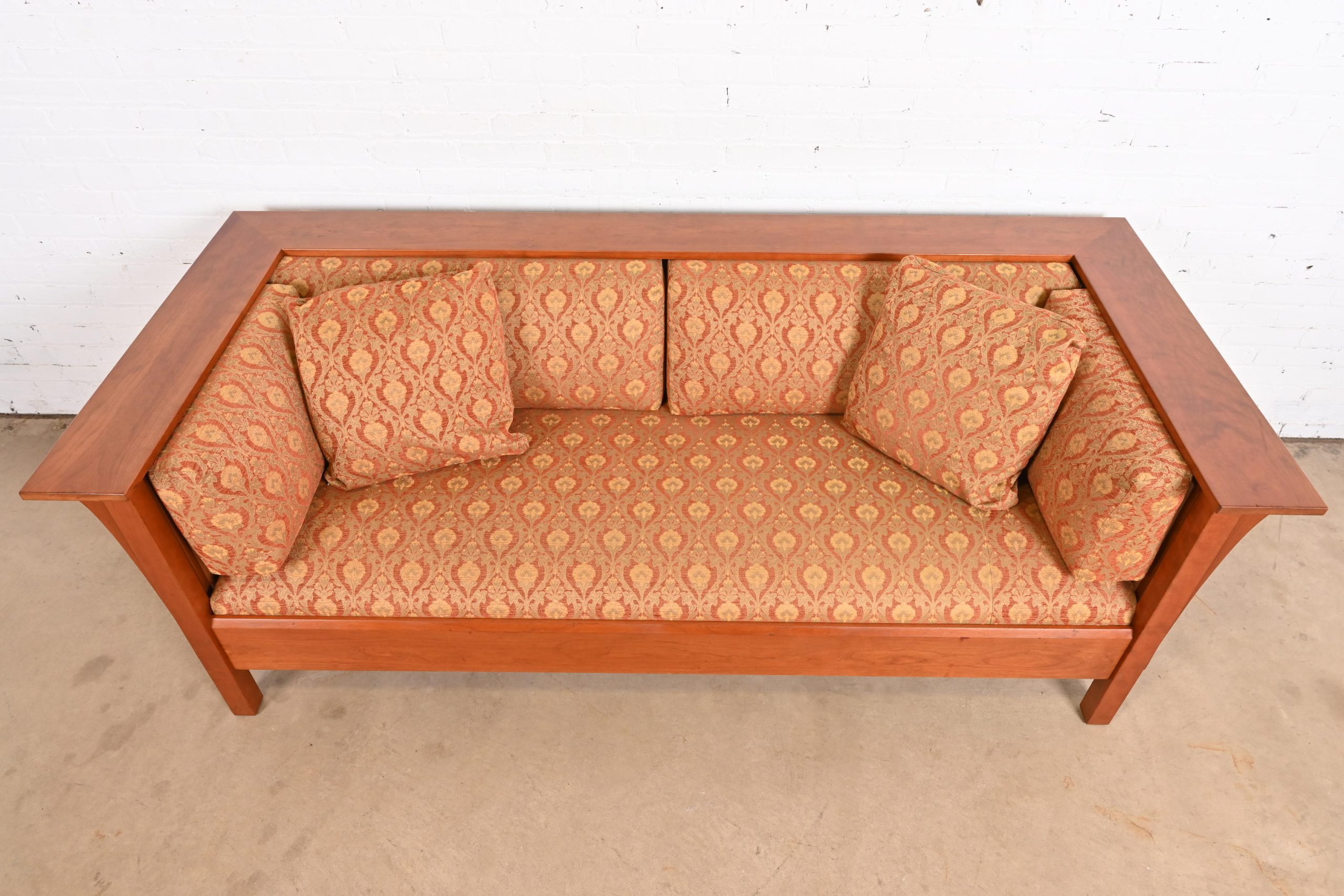 Stickley Mission Arts and Crafts Cherry Wood Spindle Settle Sofa - Image 5