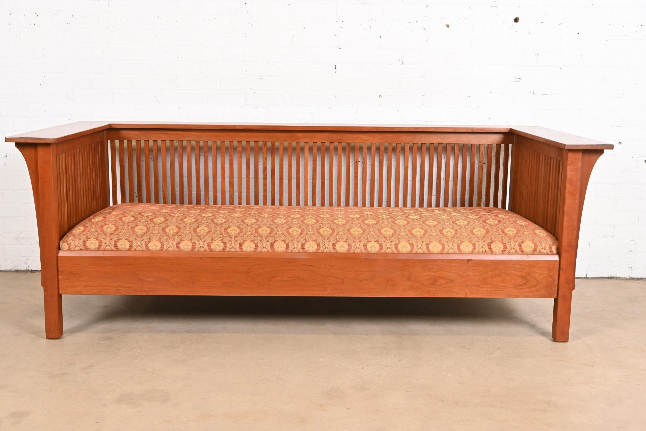 Stickley Mission Arts and Crafts Cherry Wood Spindle Settle Sofa - Image 6