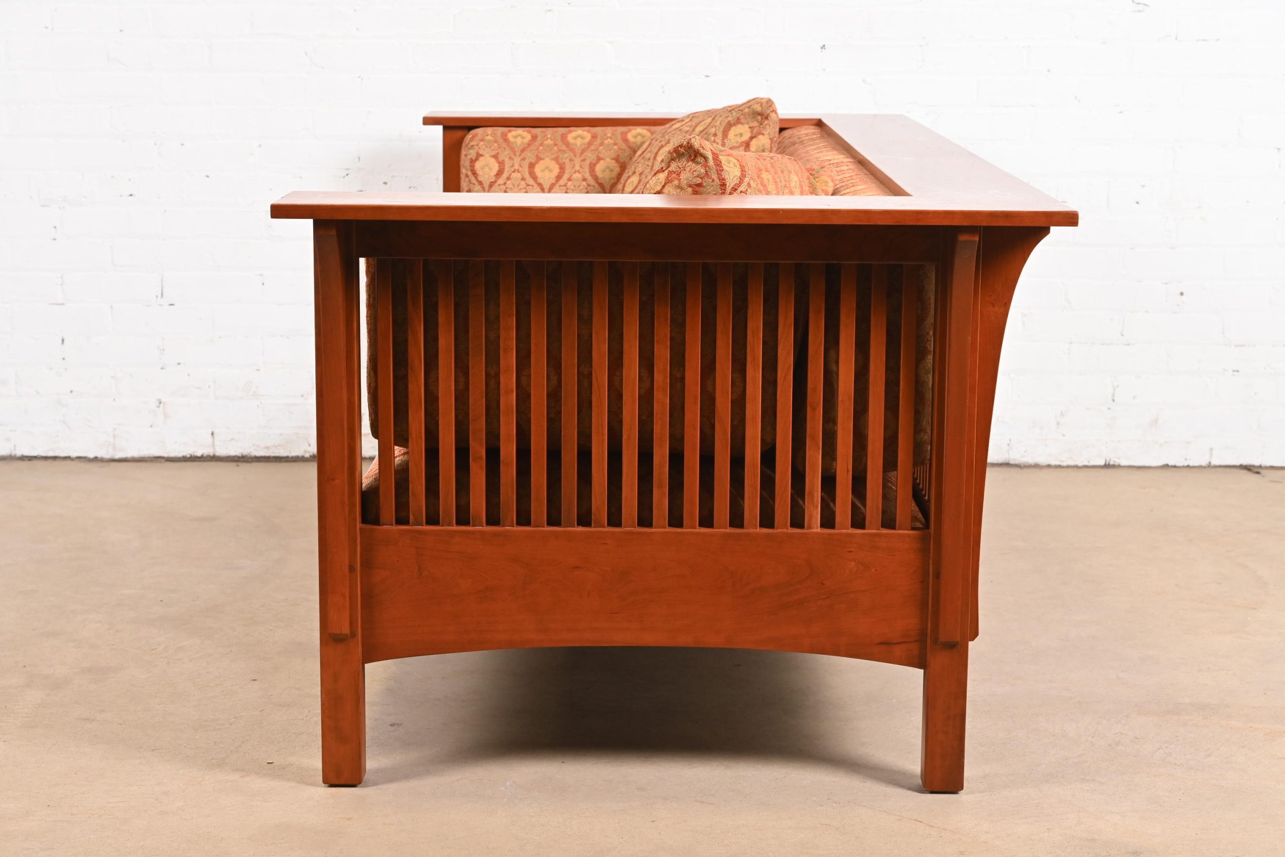 Stickley Mission Arts and Crafts Cherry Wood Spindle Settle Sofa - Image 8