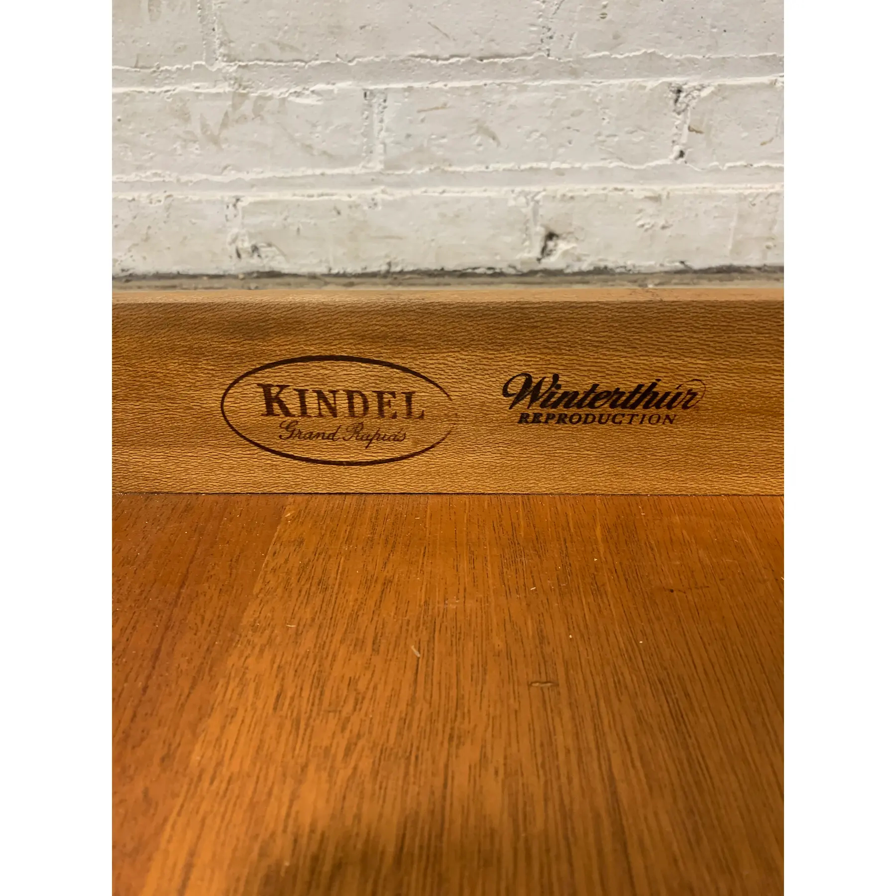 Kindel Furniture Federal Mahogany and Satinwood Inlaid Marquetry Console Table or Server - Image 8