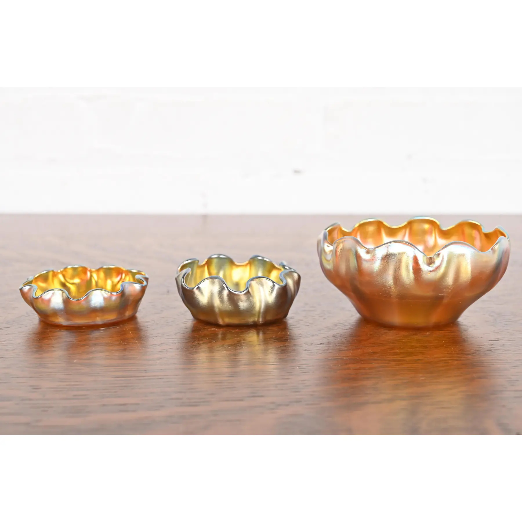 Louis Comfort Tiffany Favrile Iridescent Art Glass Salt Cellars With Ruffled Edges, Set of Three - Image 2
