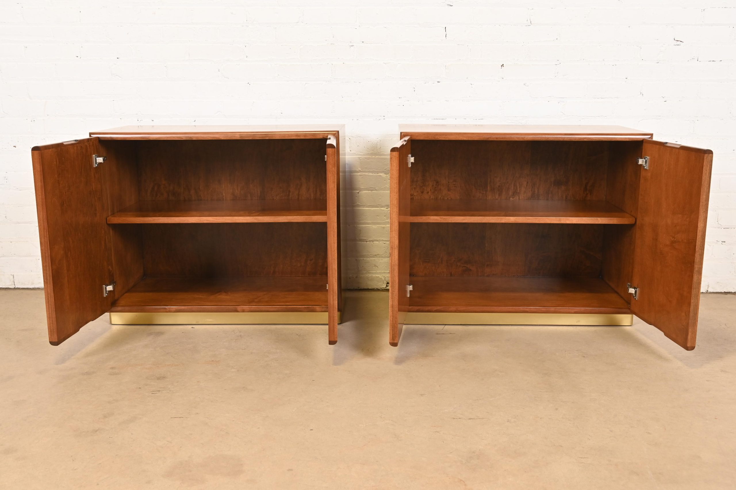 Milo Baughman for Thayer Coggin Burl Wood and Brass Bedside Chests, Newly Refinished - Image 5