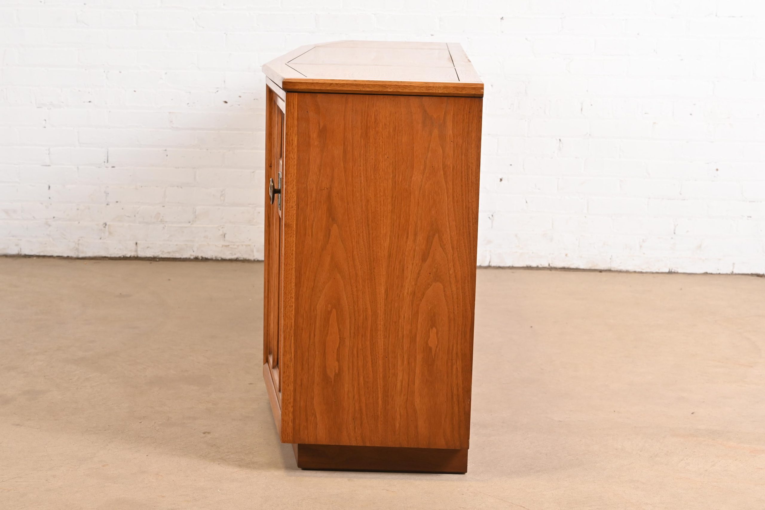Henredon Style Mid-Century Modern Sculpted Walnut Sideboard Credenza, 1960s - Image 10