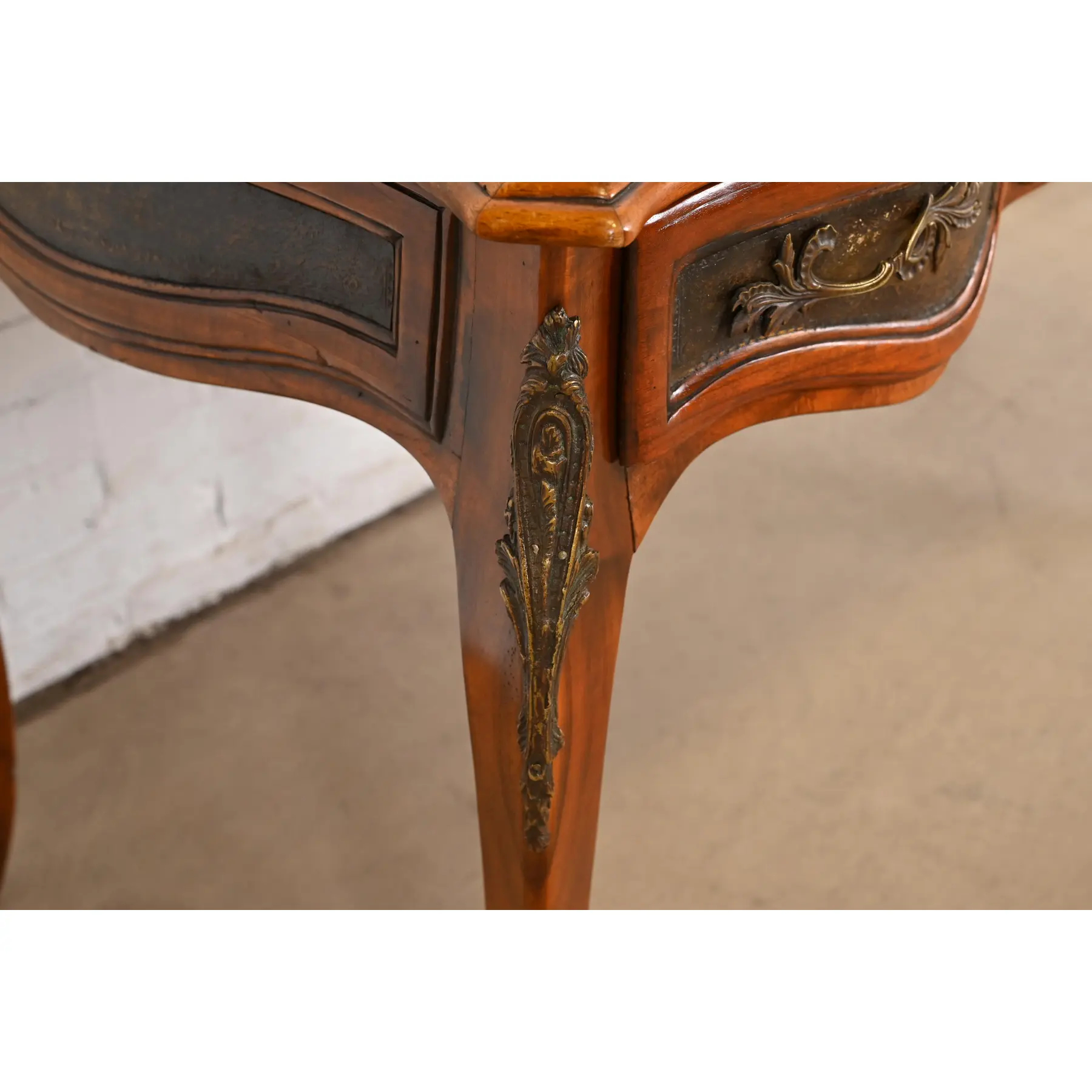Theodore Alexander French Louis XV Walnut Bureau Plat Leather Top Desk With Mounted Bronze Ormolu - Image 7