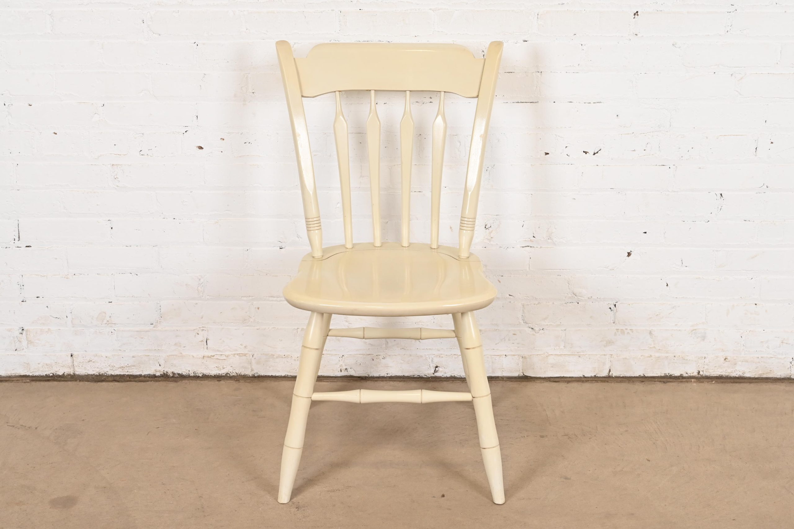 Ethan Allen American Carved Cream Lacquered Solid Maple Spindle Back Side Chair or Desk Chair - Image 3