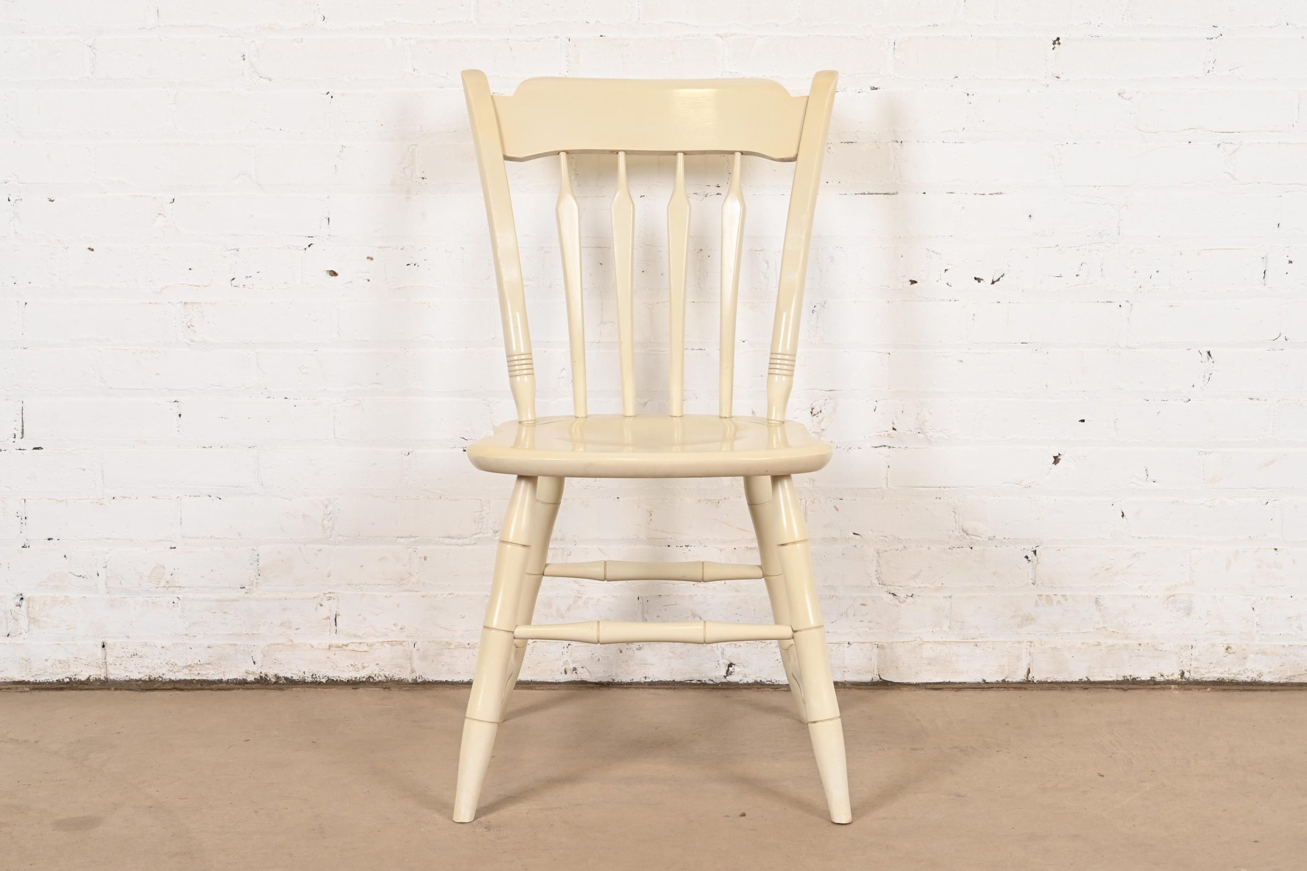 Ethan Allen American Carved Cream Lacquered Solid Maple Spindle Back Side Chair or Desk Chair - Image 2