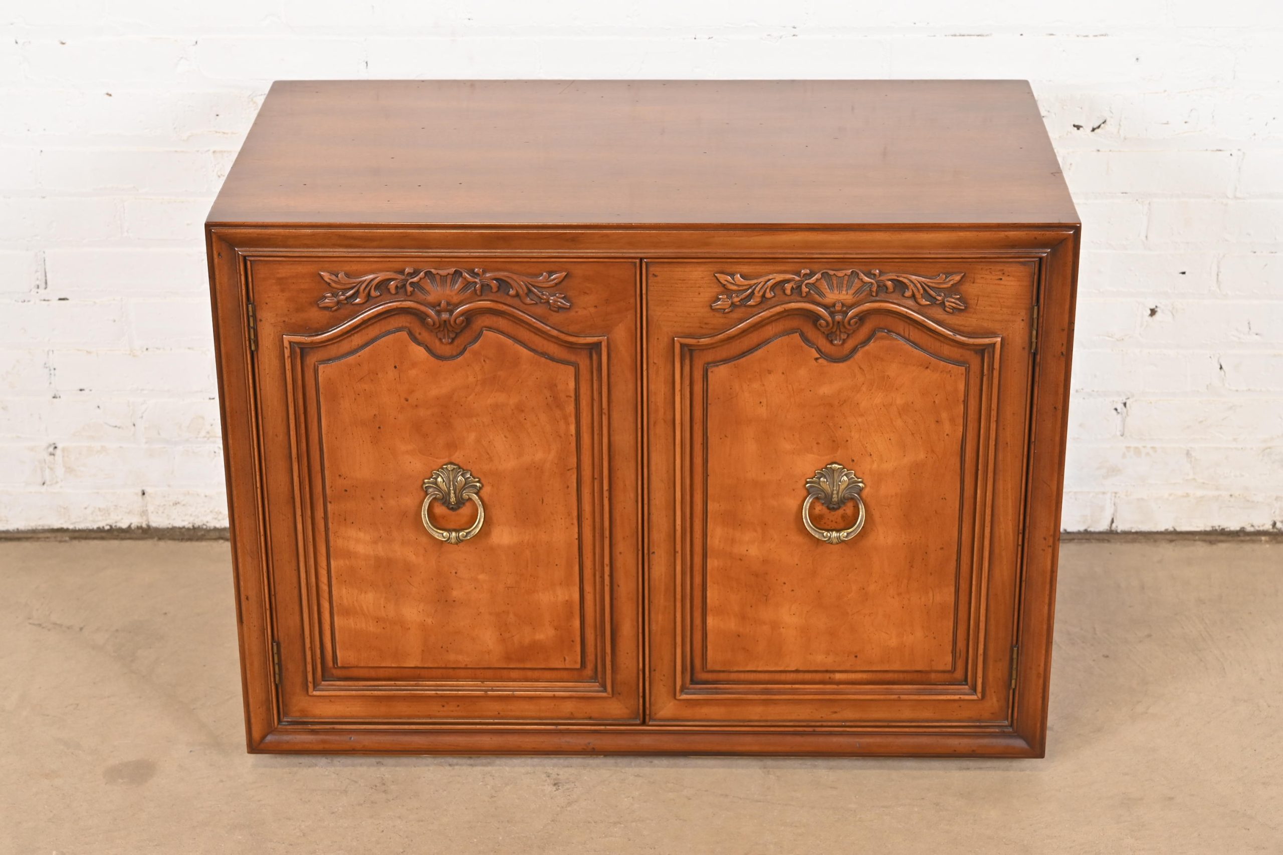 Henredon French Provincial Louis XV Carved Walnut Buffet Server or Bar Cabinet, Circa 1960s - Image 2