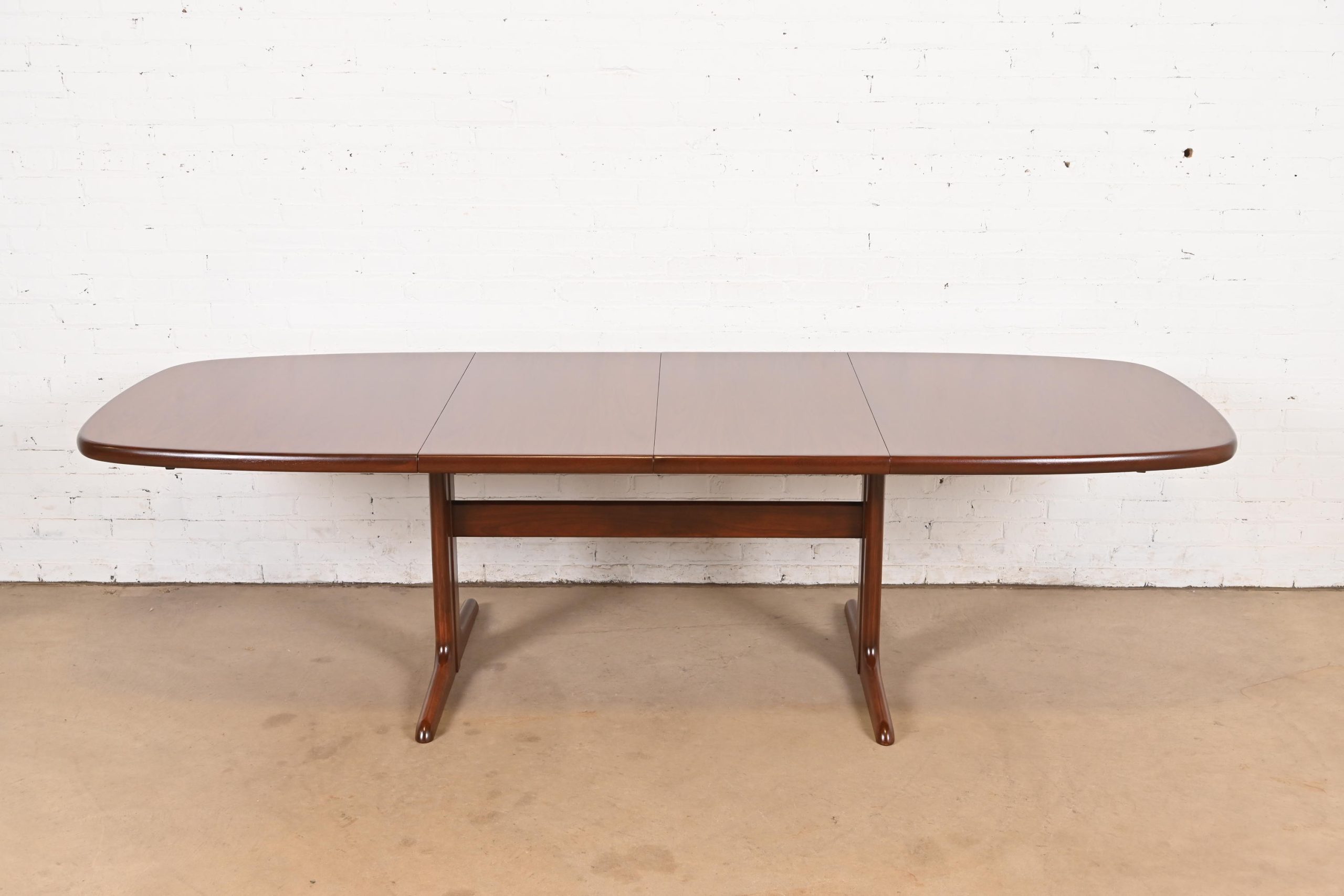 Skovby Danish Modern Sculpted Rosewood Extension Dining Table, Newly Refinished - Image 2