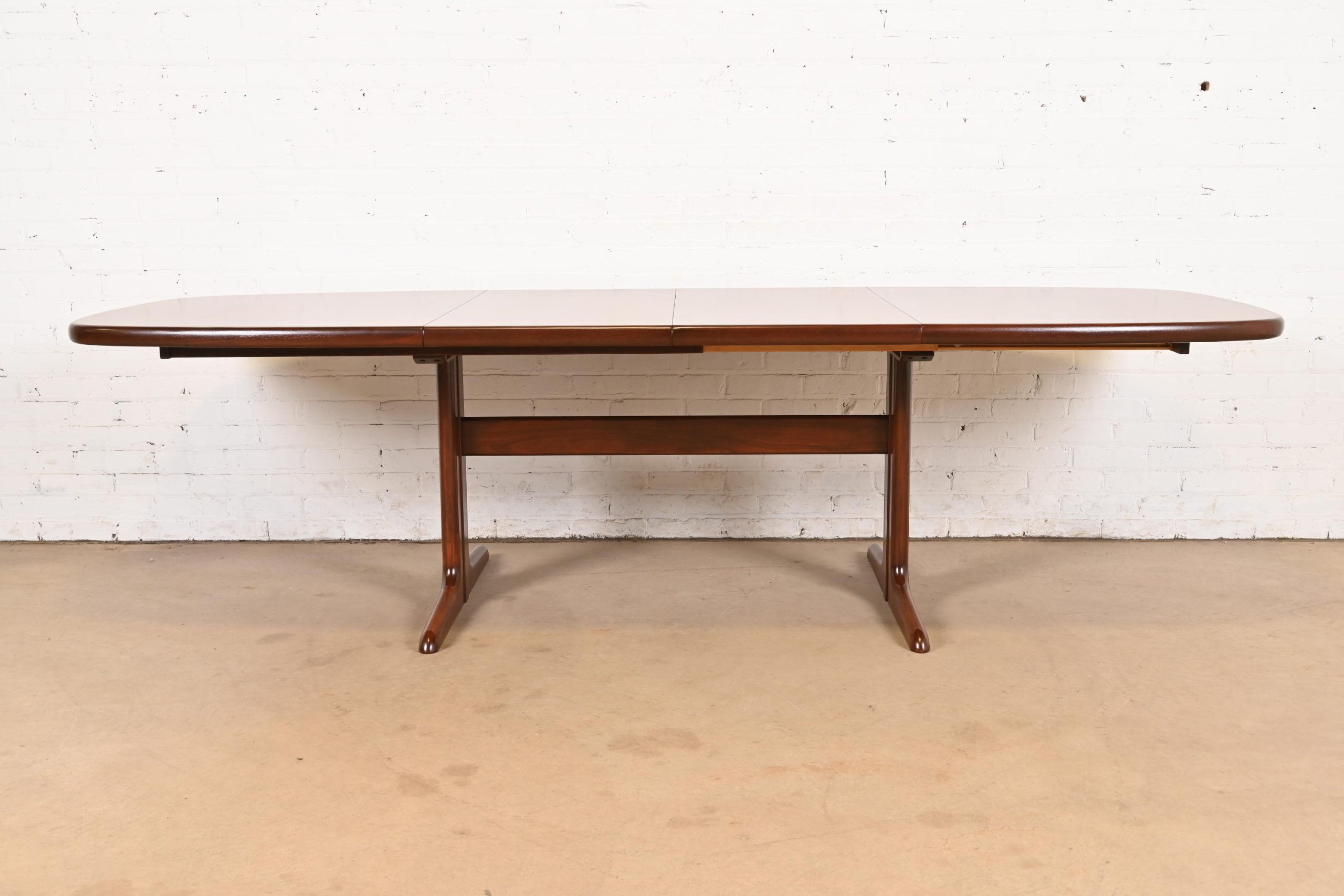 Skovby Danish Modern Sculpted Rosewood Extension Dining Table, Newly Refinished - Image 3