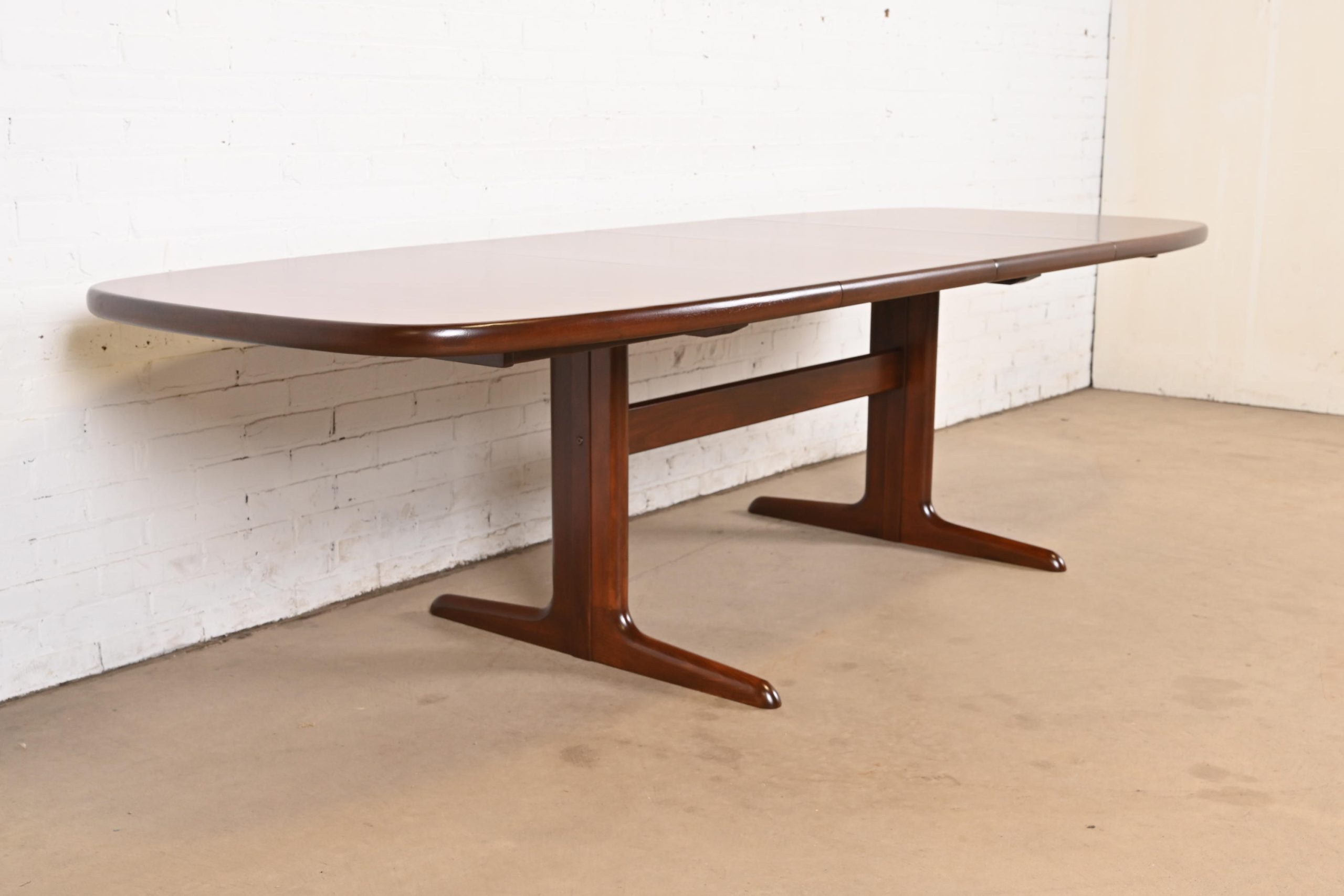 Skovby Danish Modern Sculpted Rosewood Extension Dining Table, Newly Refinished - Image 4