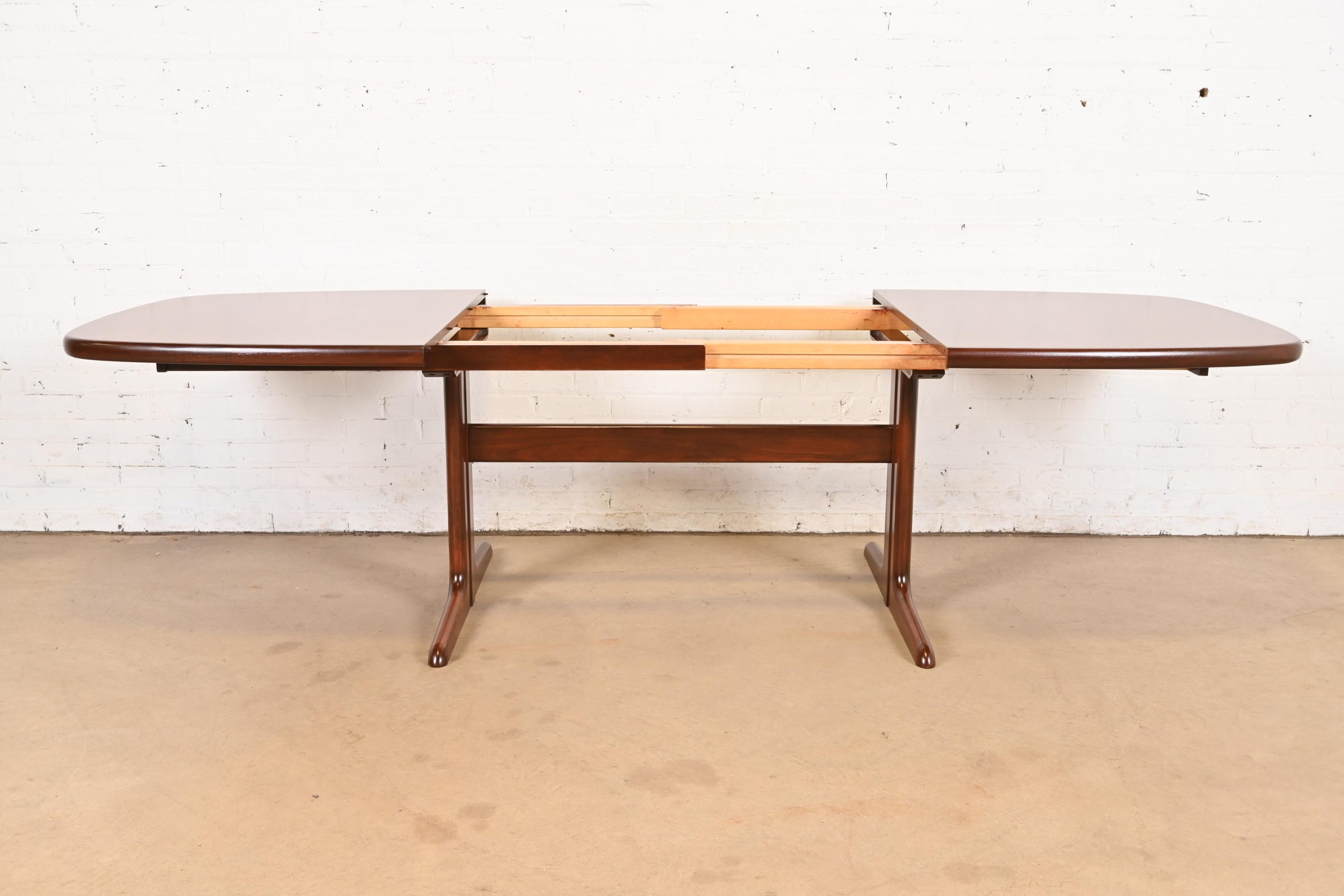 Skovby Danish Modern Sculpted Rosewood Extension Dining Table, Newly Refinished - Image 6