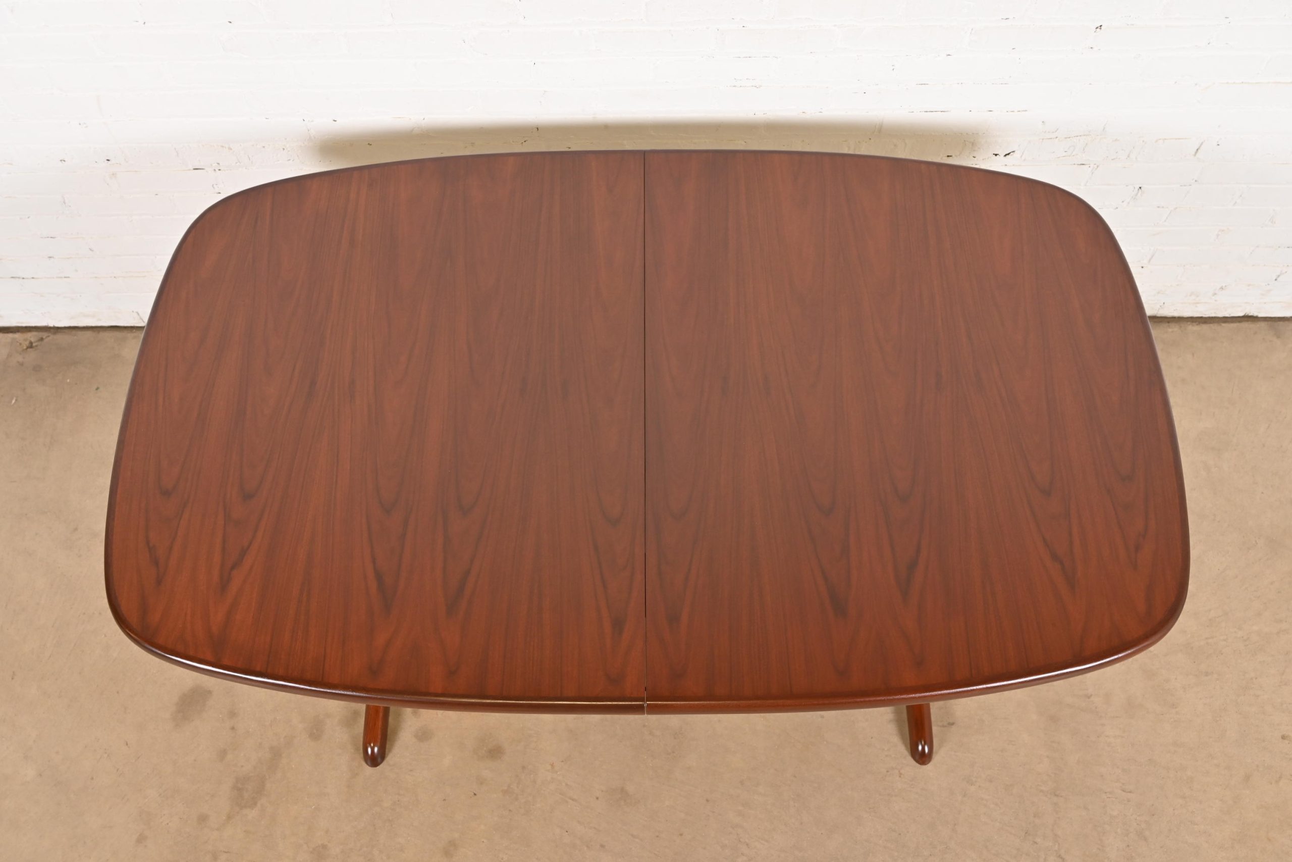 Skovby Danish Modern Sculpted Rosewood Extension Dining Table, Newly Refinished - Image 9