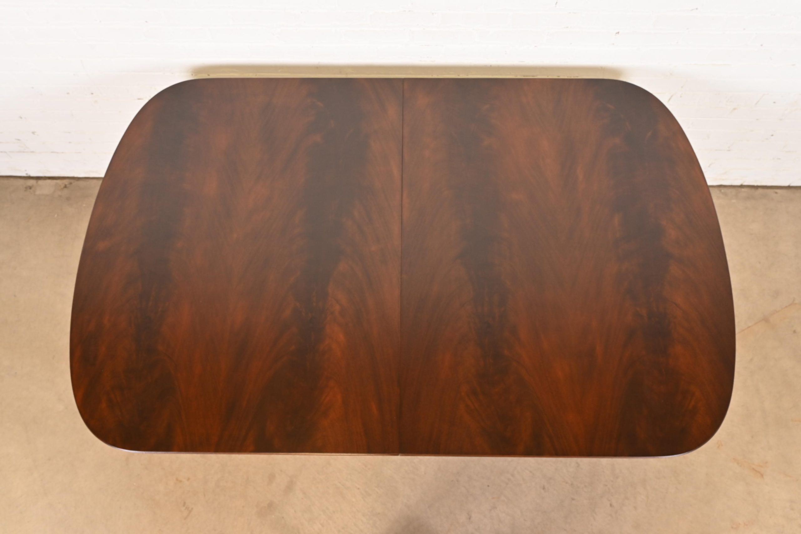 Kindel Furniture Georgian Flame Mahogany Double Pedestal Dining Table, Newly Refinished - Image 5