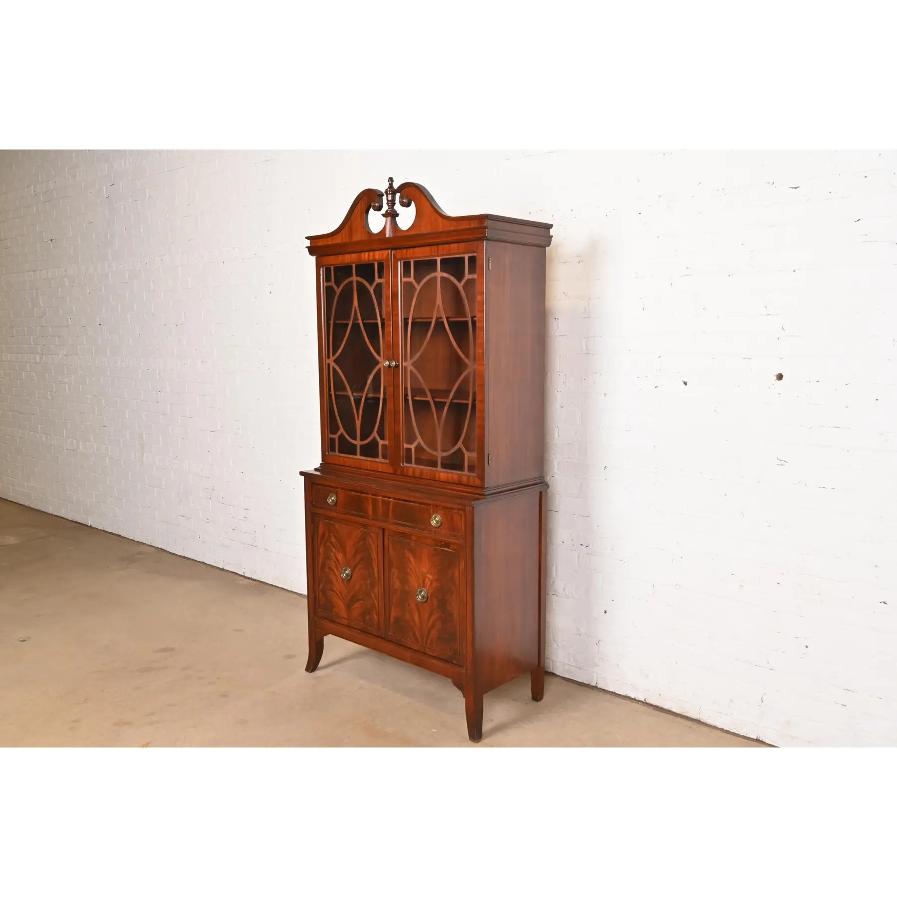 Baker Furniture Style Georgian Flame Mahogany Breakfront Bookcase Cabinet - Image 3